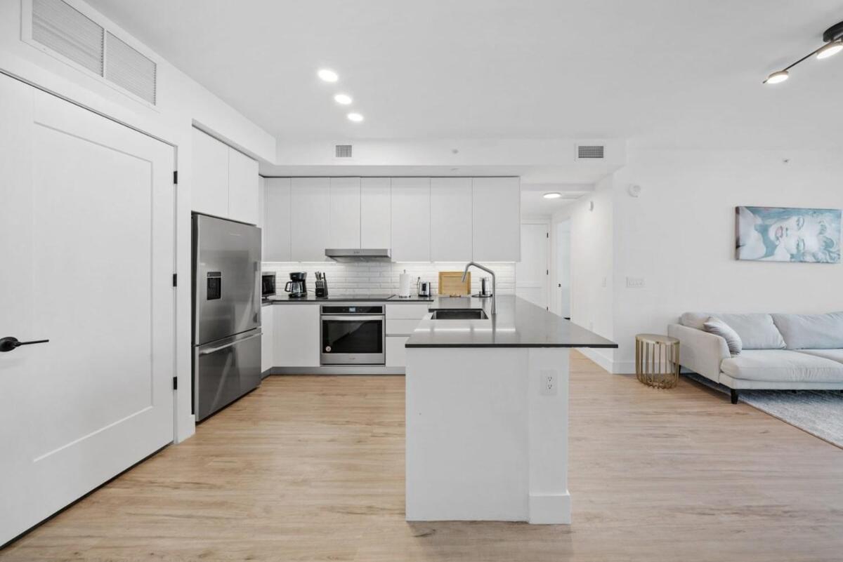 Ocean View 2 BR Downtown 5 minutes from Miami Beach
