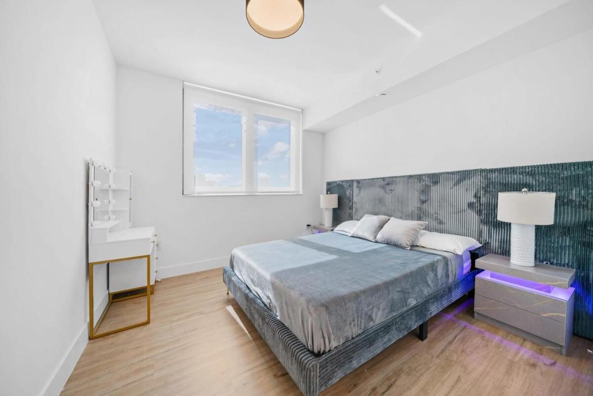 Ocean View 2 BR Downtown 5 minutes from Miami Beach