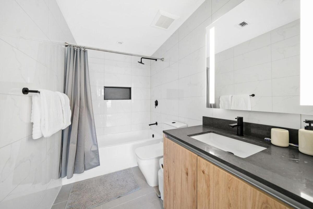 Ocean View 2 BR Downtown 5 minutes from Miami Beach