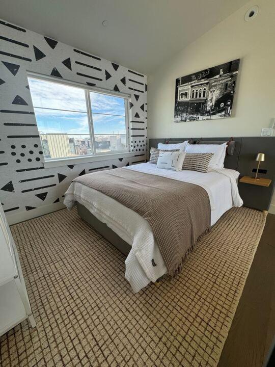 Mountain View Home with King Beds and Rooftop Deck view 4