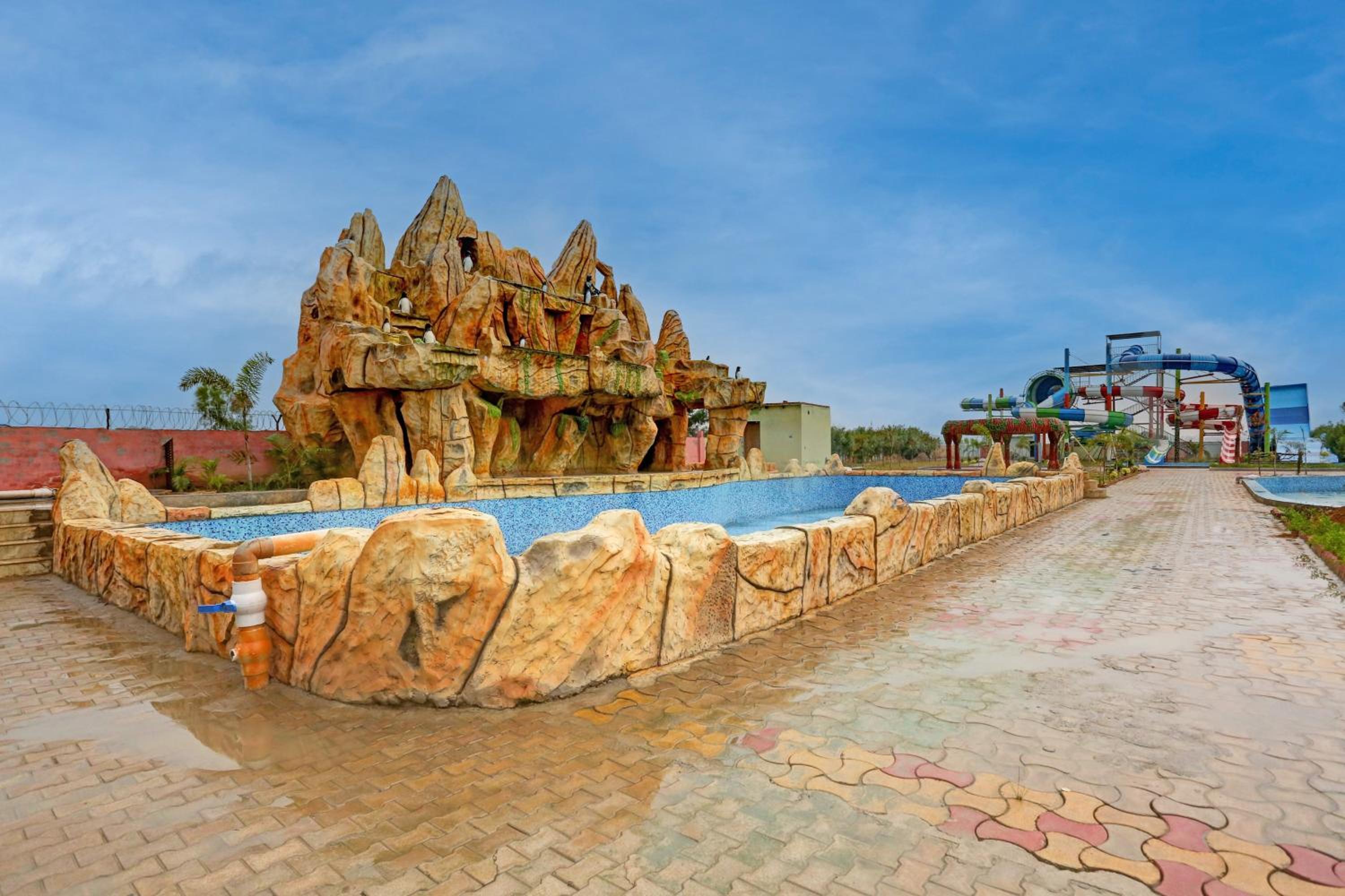 Hotel O Kingland Water Park Rohtak view 4
