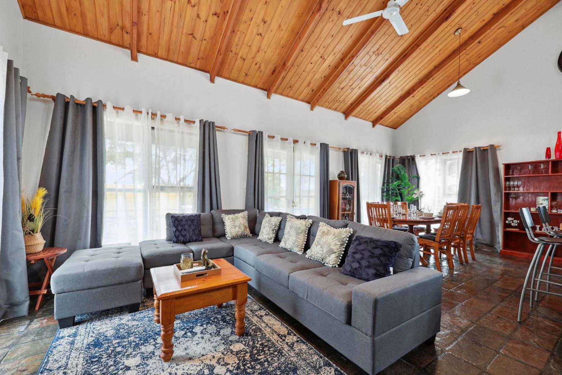 Sunshine Villa - 484 Kessell Rd, Middleton