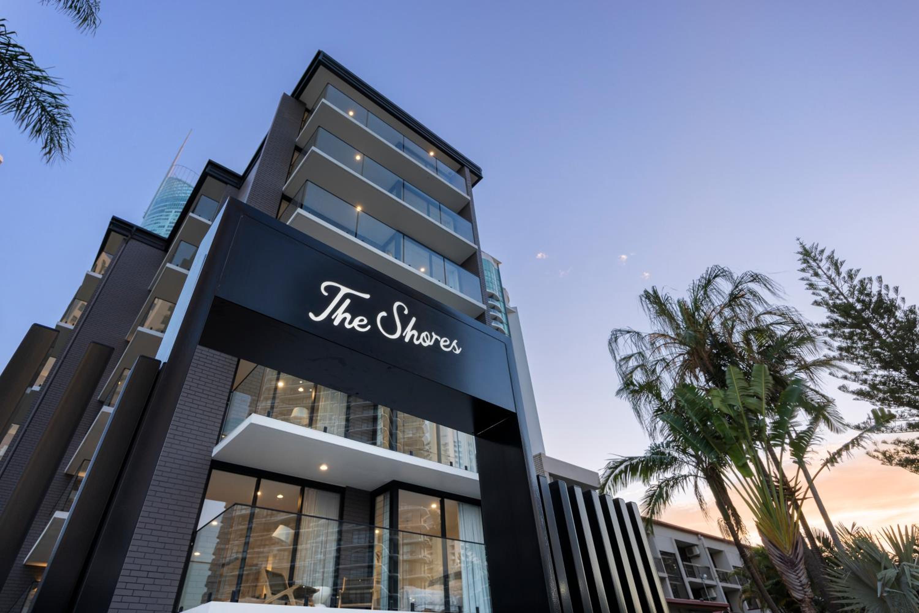 Hotel The Shores Surfers Paradise Apartments - Image 1