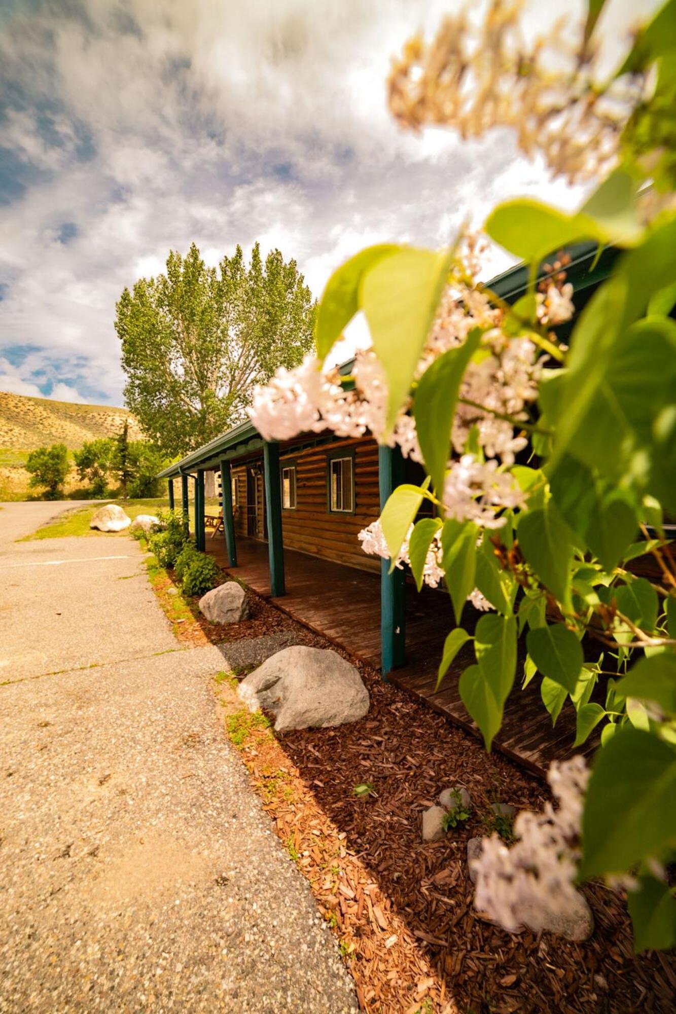 Chinook Winds Lodge