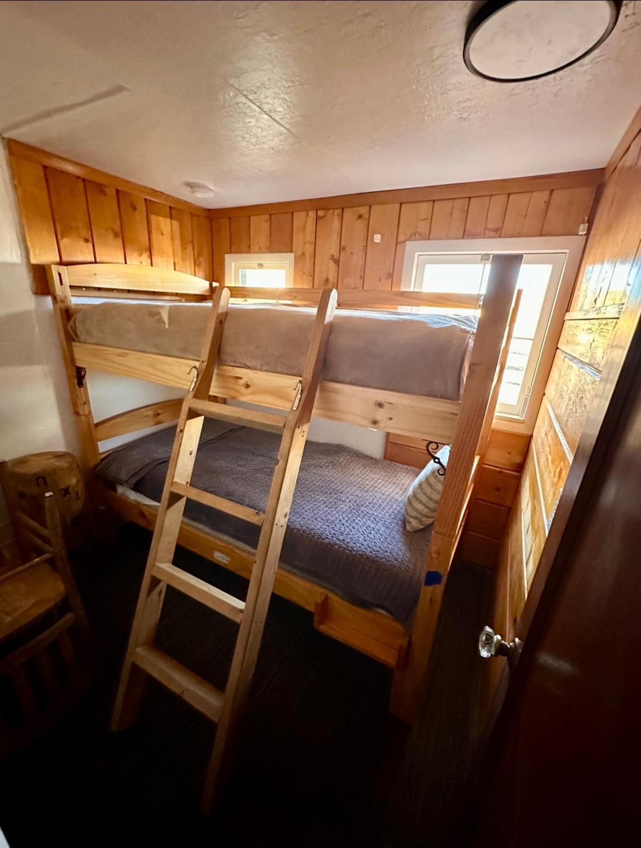 Chinook Winds Lodge