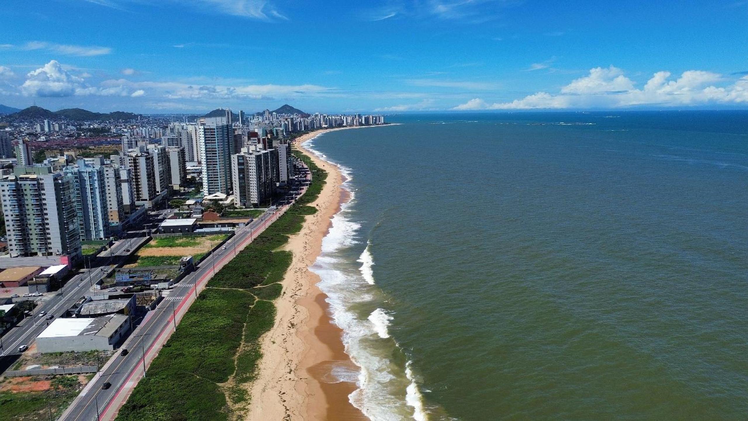 Apto 2Q com Ar em Todos os Cômodos | Praia a 150m