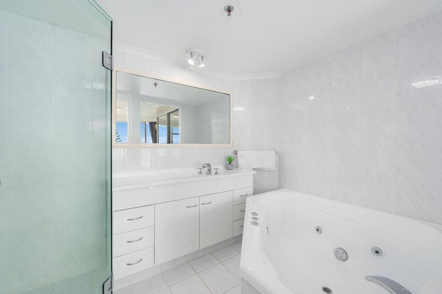 8th Floor Ocean View Apartment