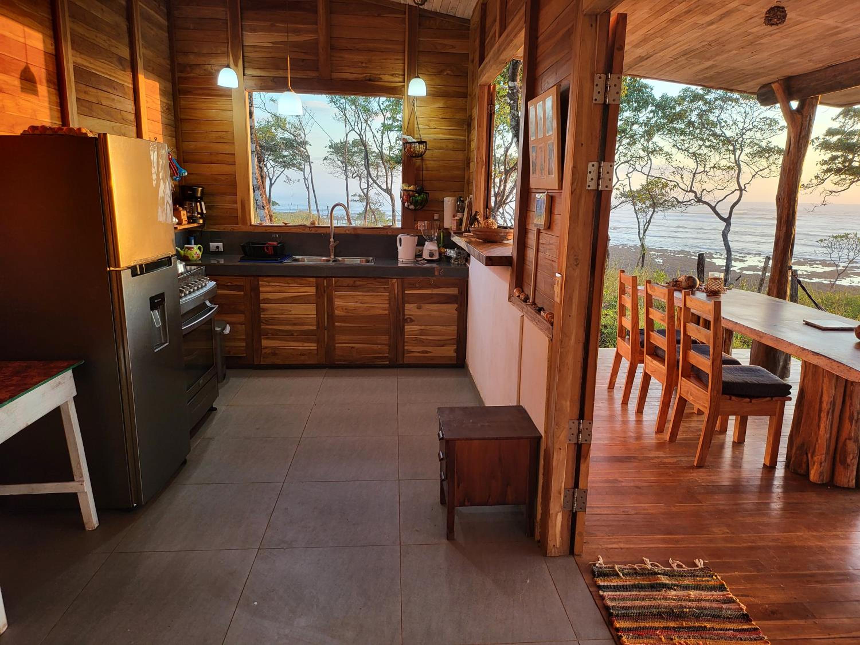 Casa Lagarto Beachfront
