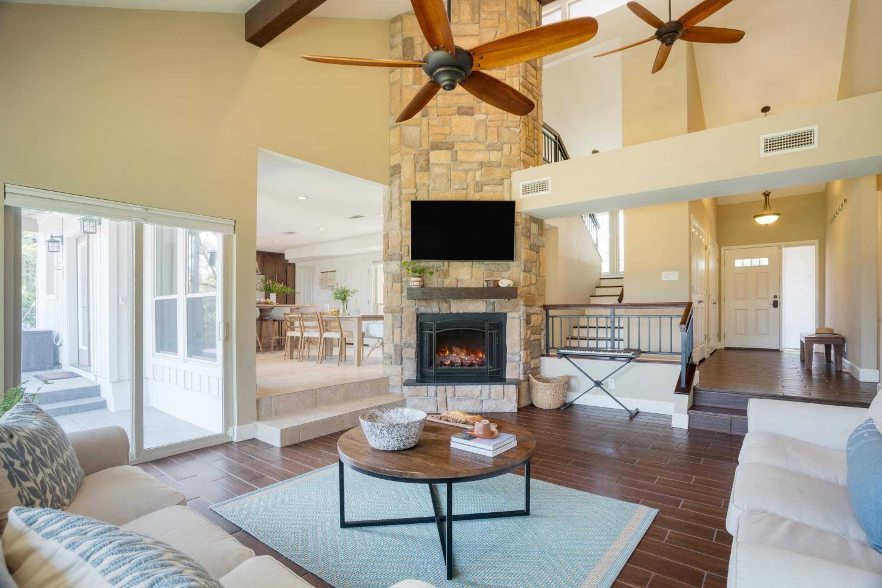 Travis by AvantStay Waterfront Lake Retreat