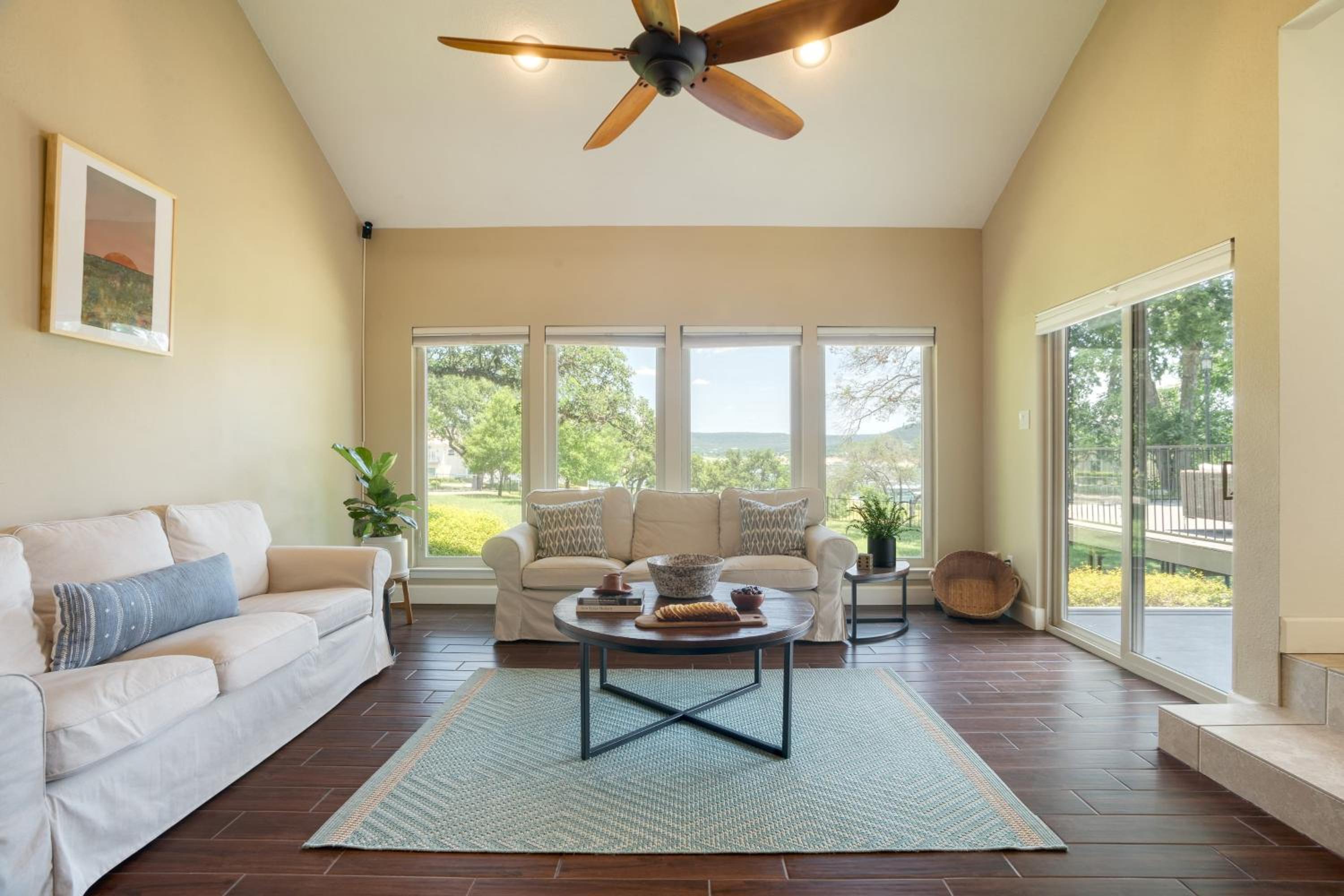 Travis by AvantStay Waterfront Lake Retreat