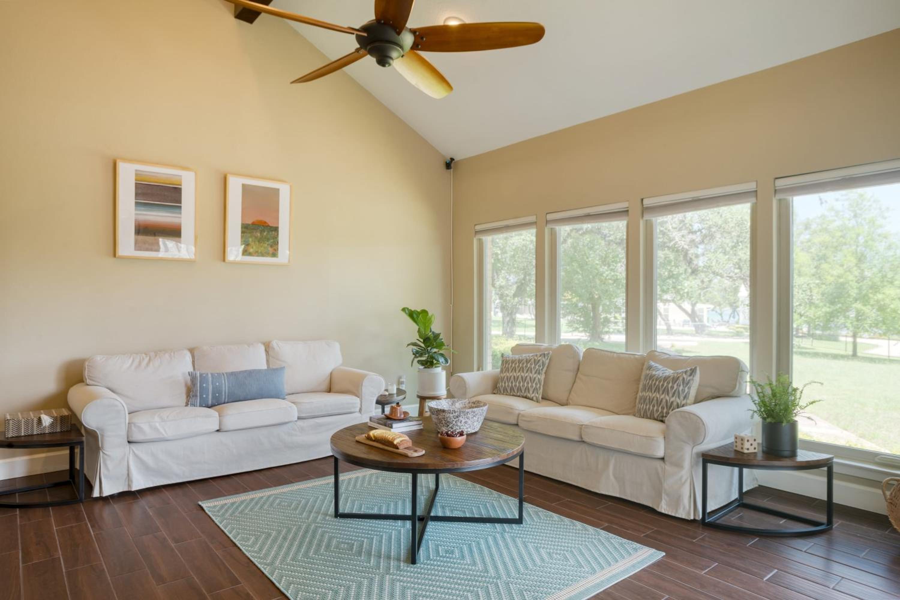 Travis by AvantStay Waterfront Lake Retreat