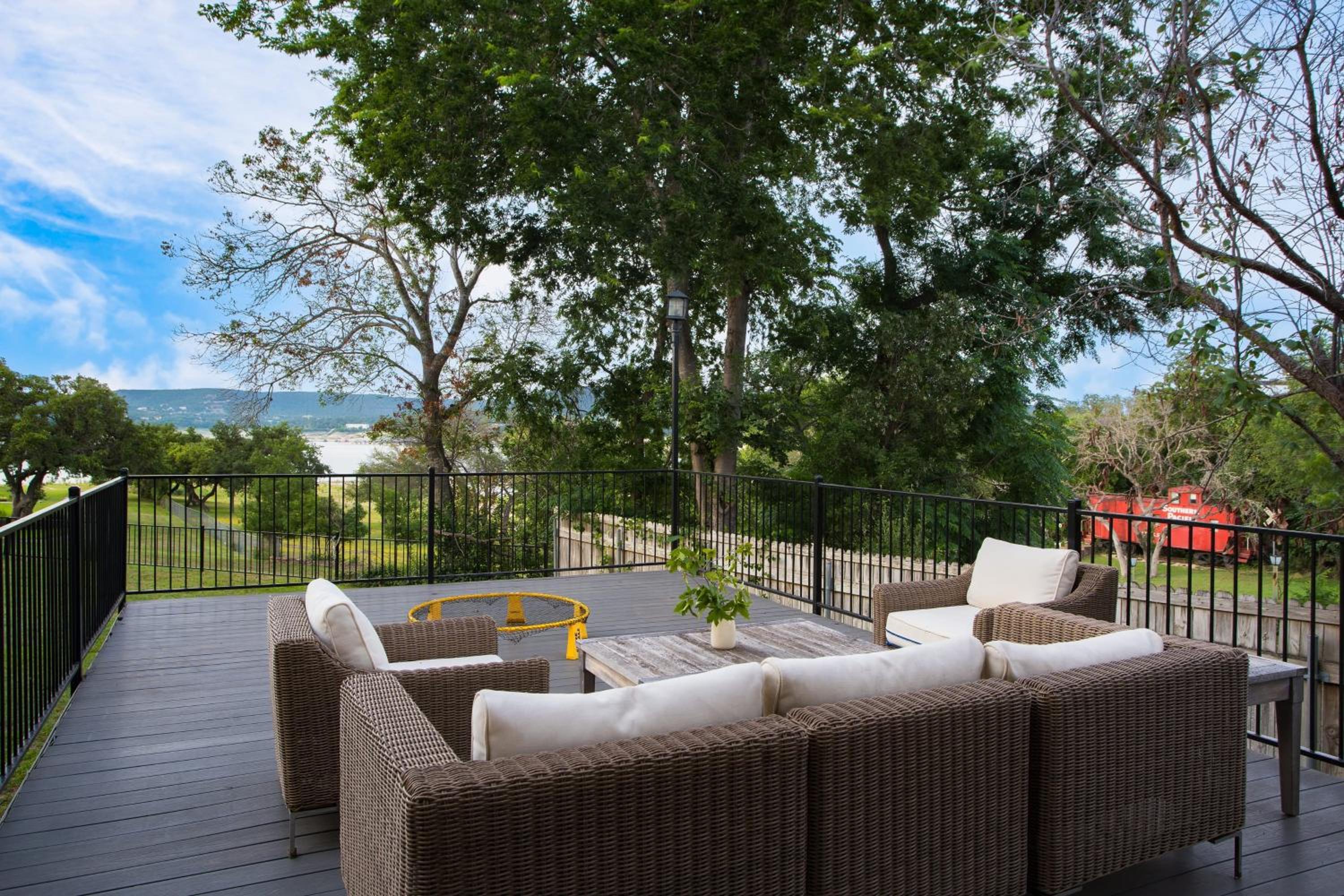 Travis by AvantStay Waterfront Lake Retreat