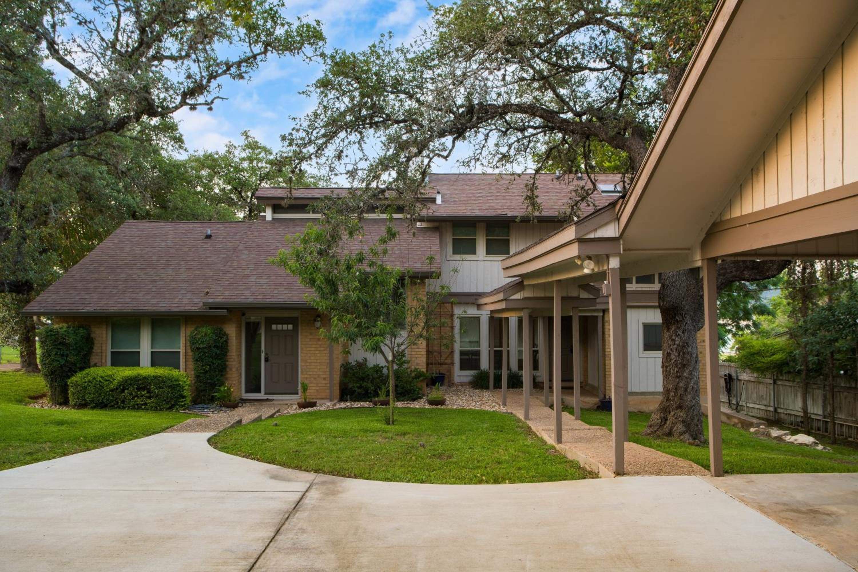Travis by AvantStay Waterfront Lake Retreat