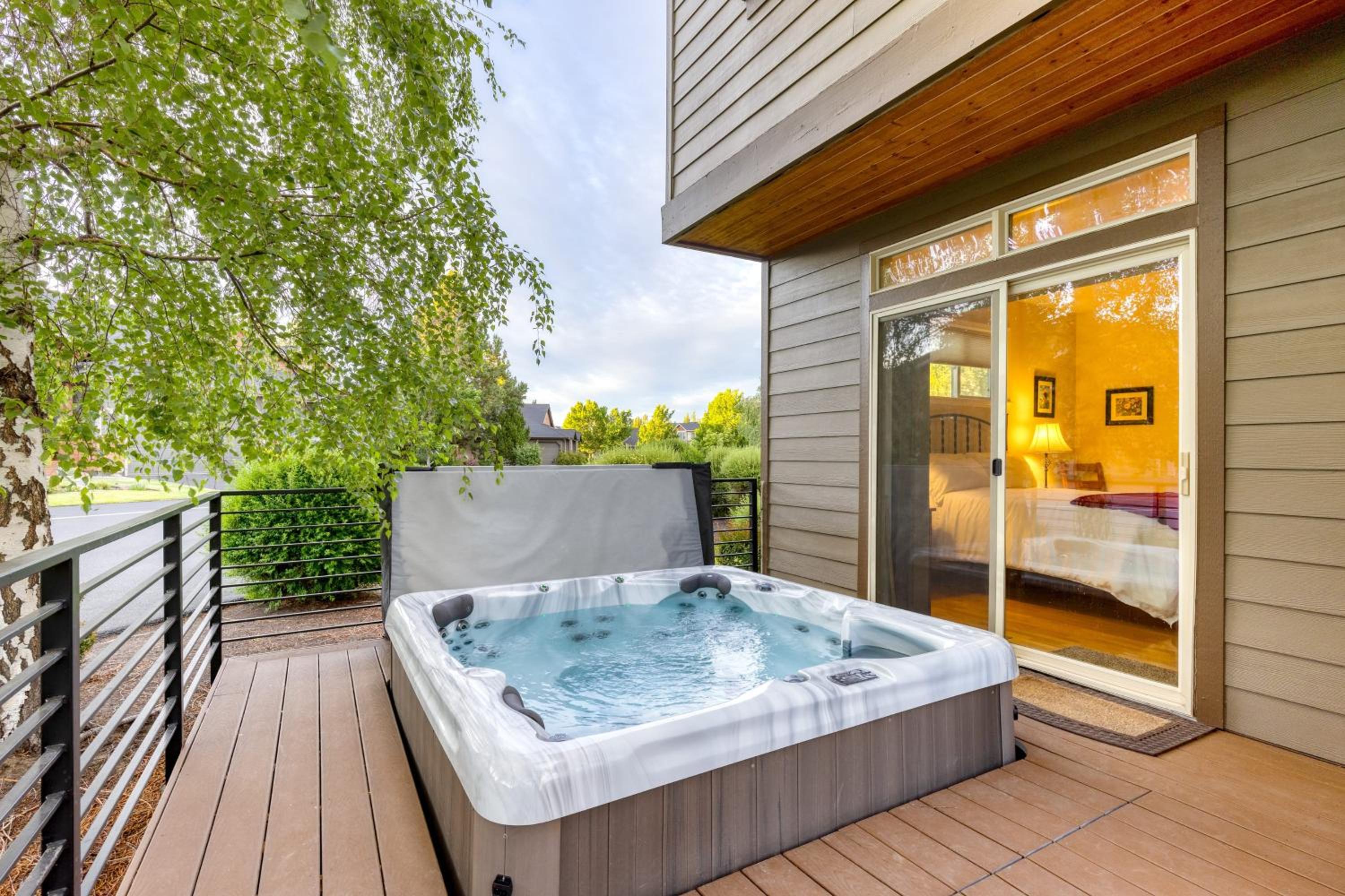 Deck Hot Tub Community Golf Course Forest Ridge Loop