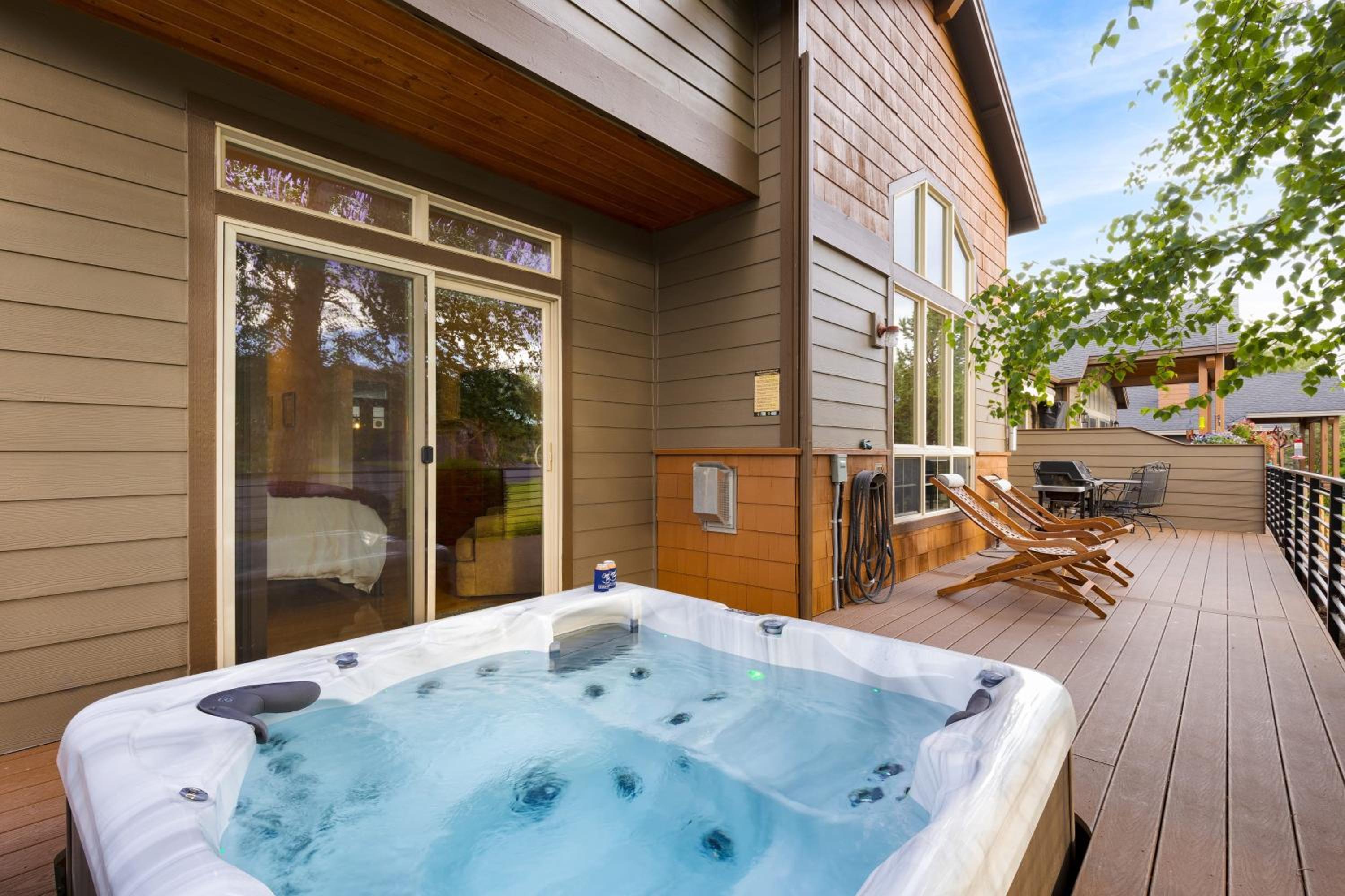 Deck Hot Tub Community Golf Course Forest Ridge Loop