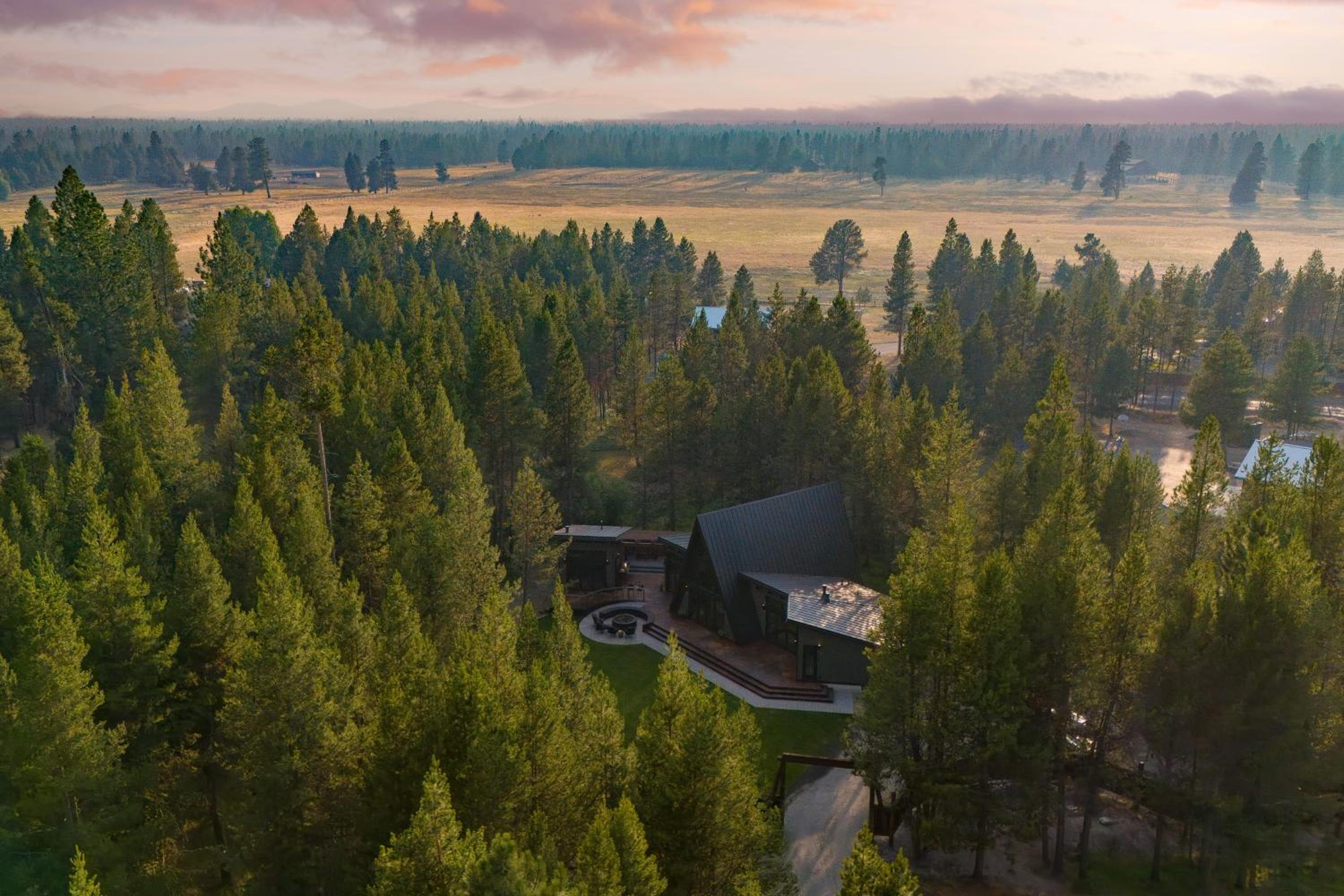 Newly Built • Sauna • Hot Tub • Cold Punge Lazy River Glamp-House by AvantStay