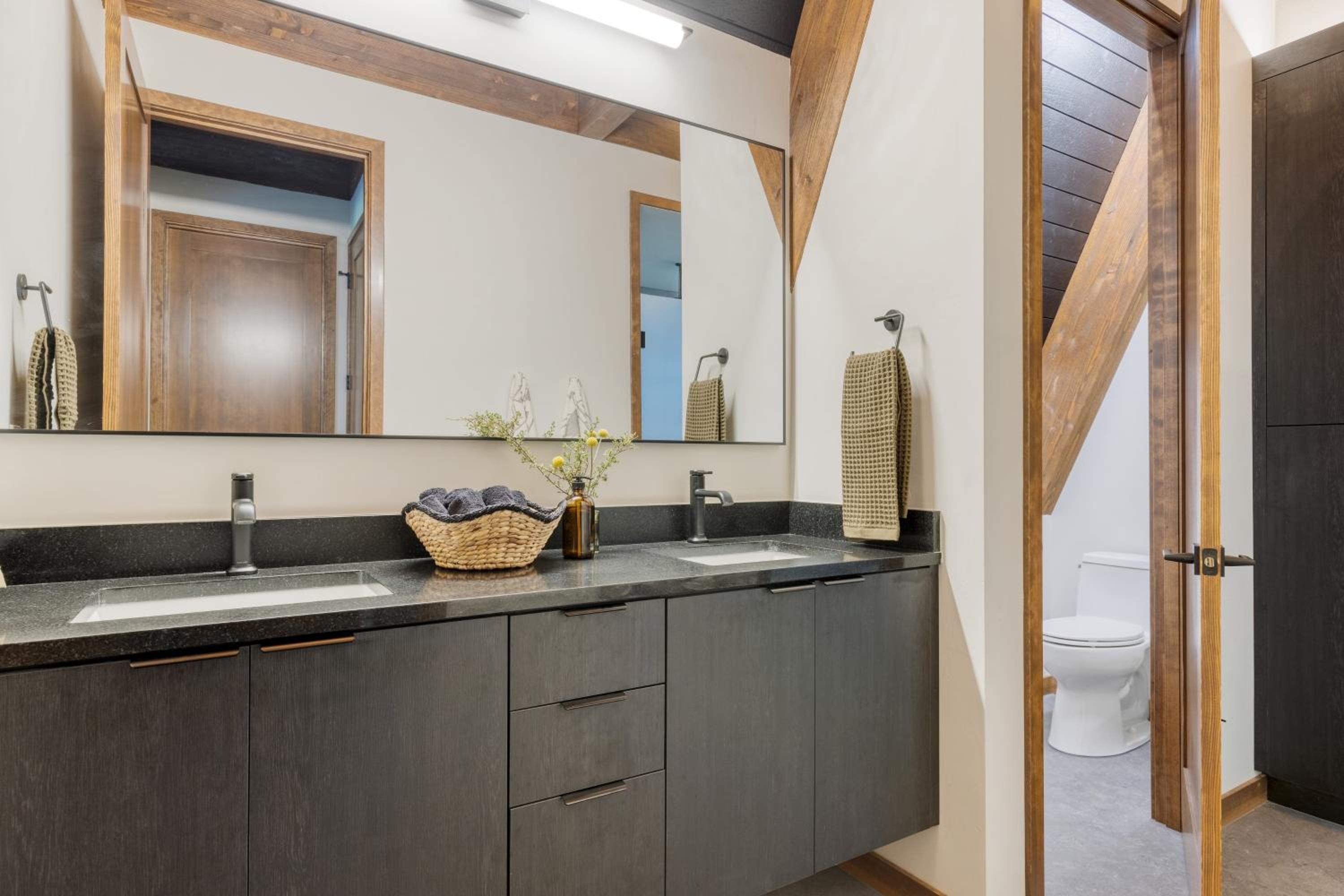 Newly Built • Sauna • Hot Tub • Cold Punge Lazy River Glamp-House by AvantStay