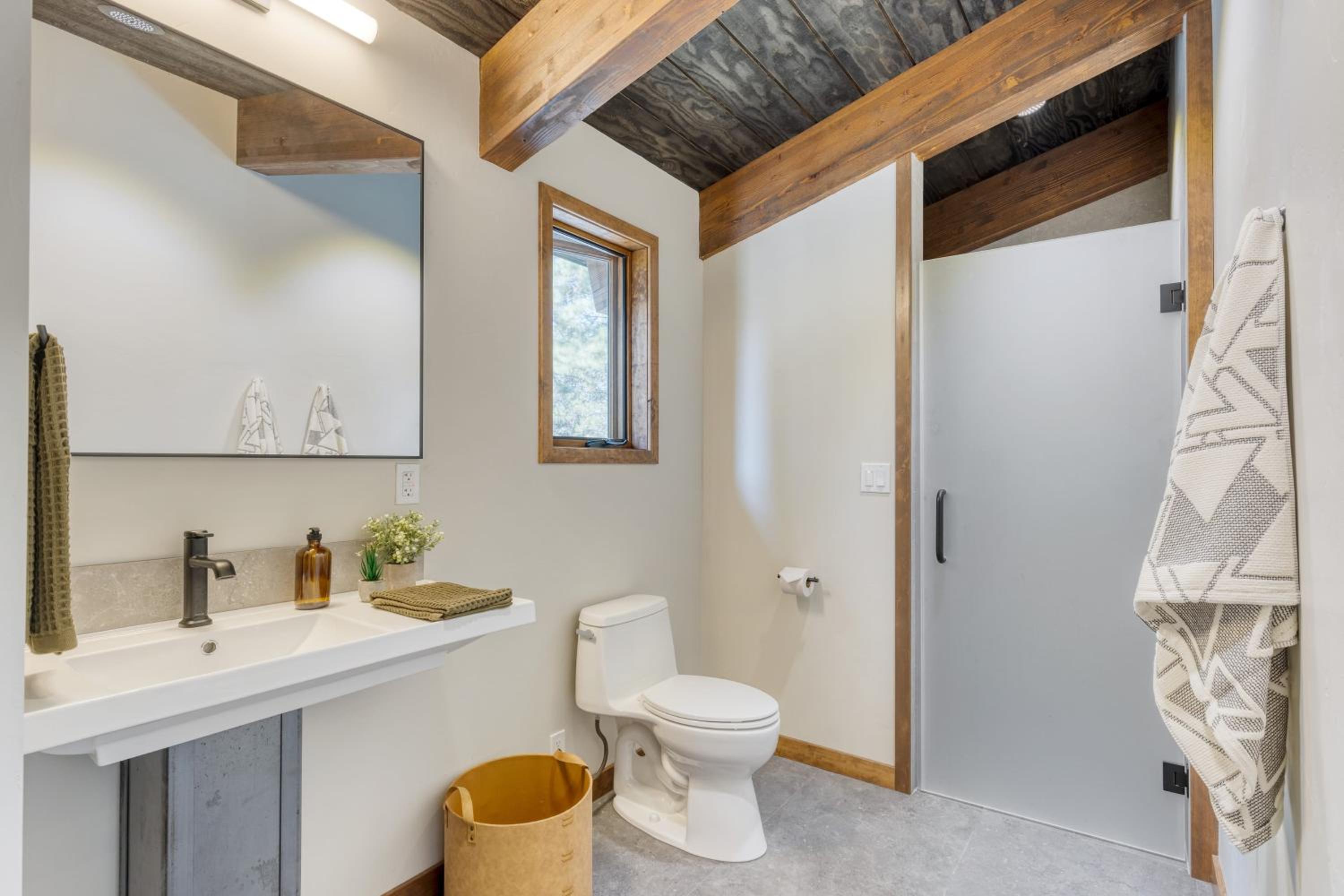 Newly Built • Sauna • Hot Tub • Cold Punge Lazy River Glamp-House by AvantStay