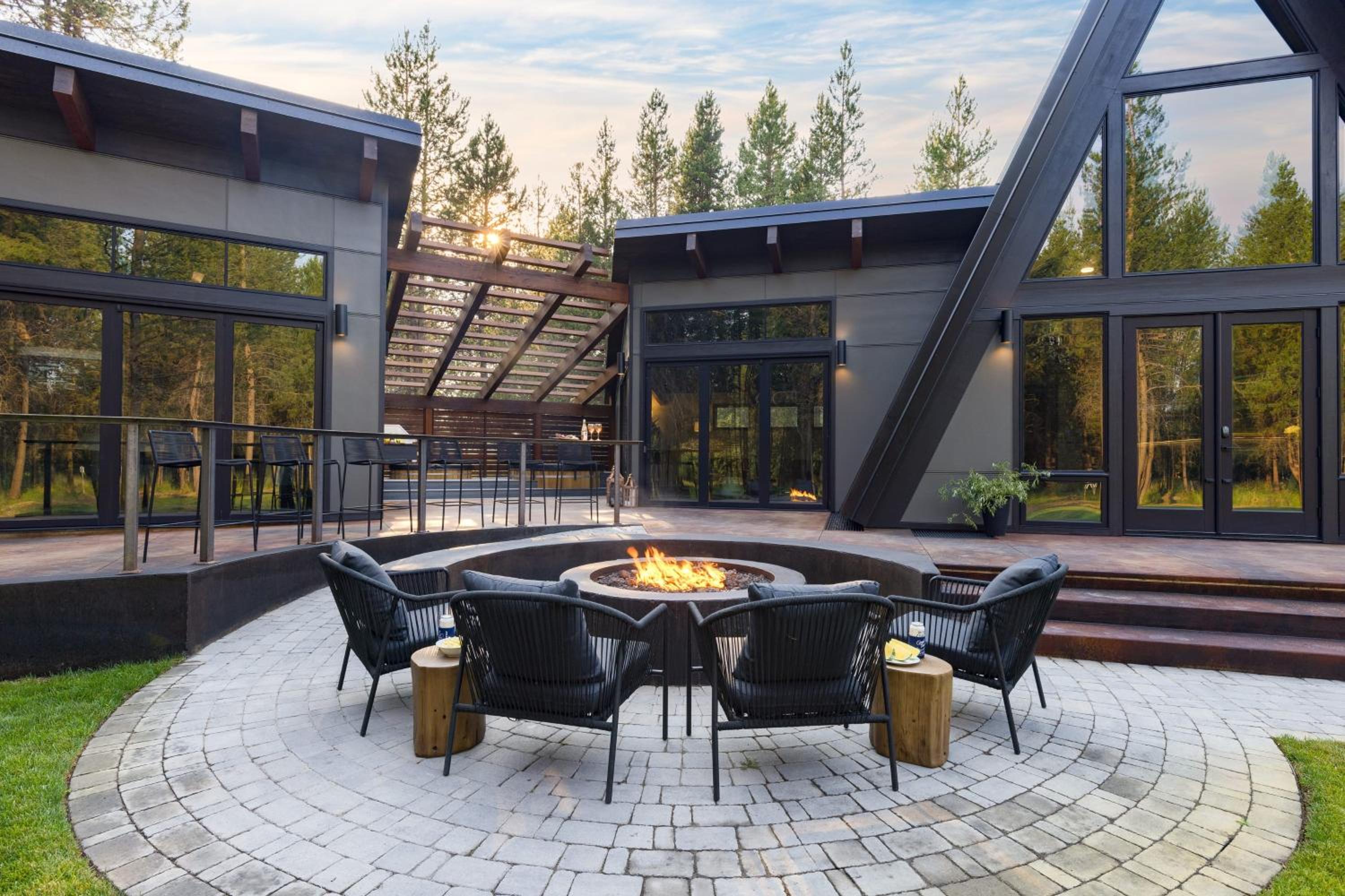 Newly Built • Sauna • Hot Tub • Cold Punge Lazy River Glamp-House by AvantStay