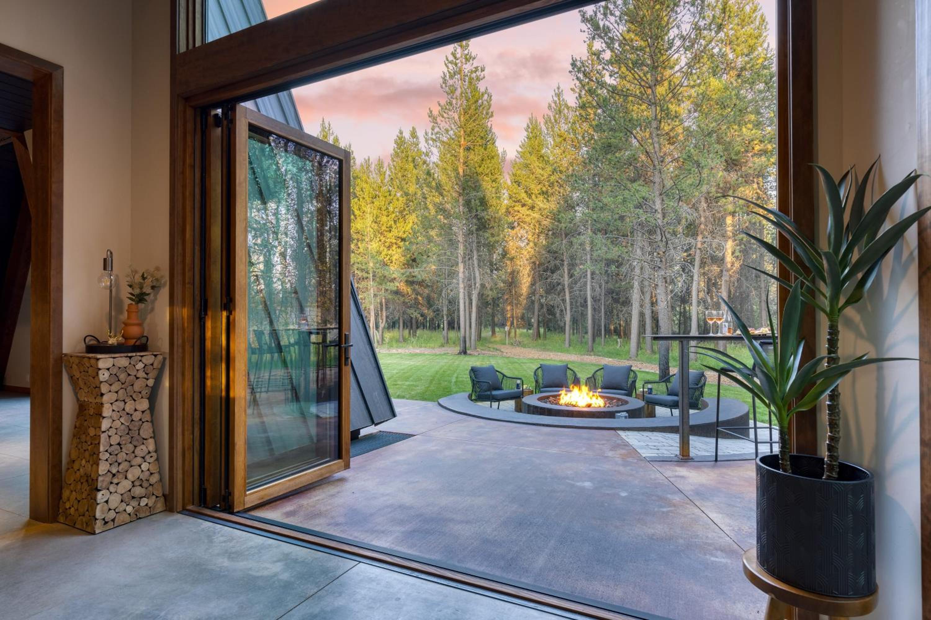 Newly Built • Sauna • Hot Tub • Cold Punge Lazy River Glamp-House by AvantStay