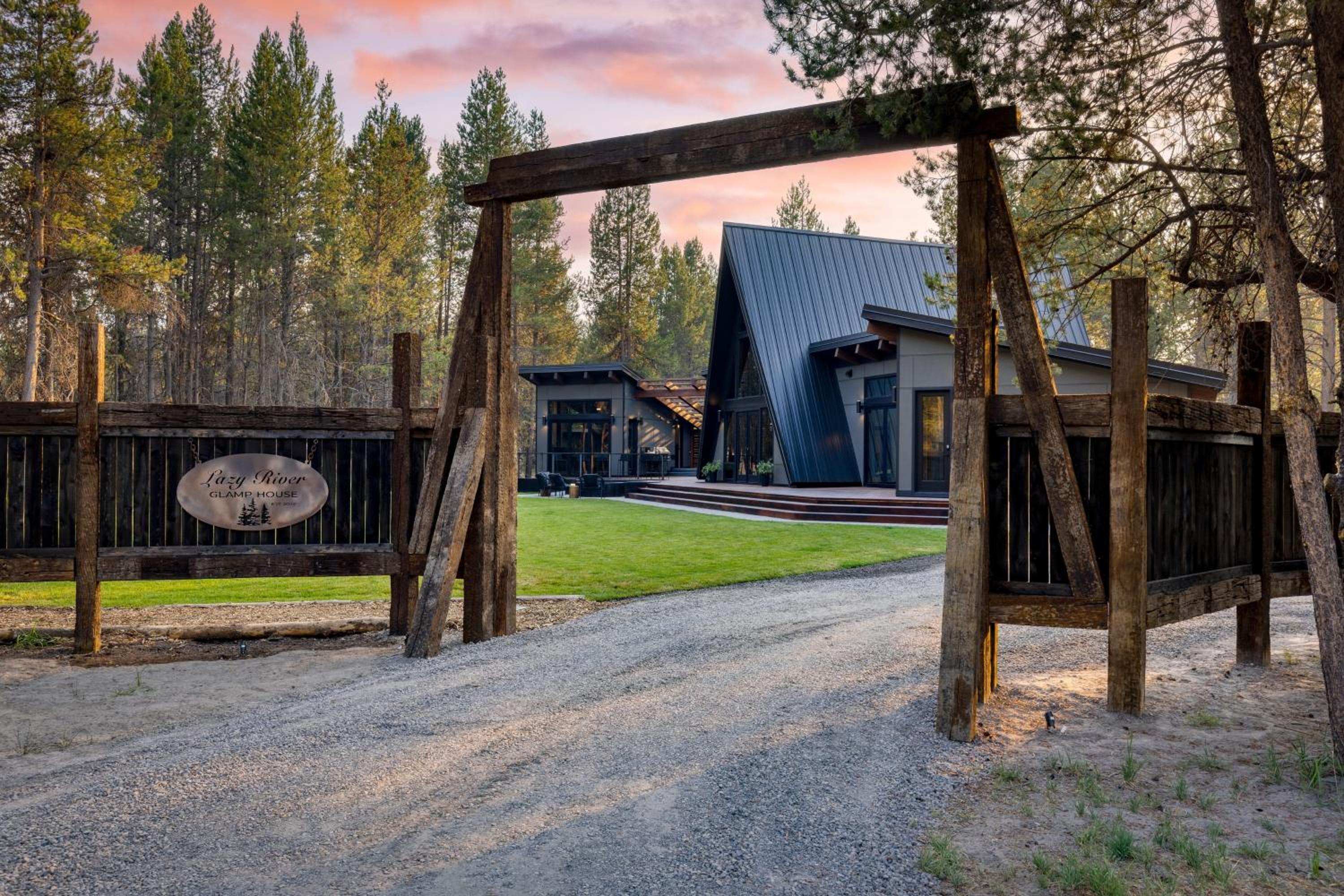 Newly Built • Sauna • Hot Tub • Cold Punge Lazy River Glamp-House by AvantStay