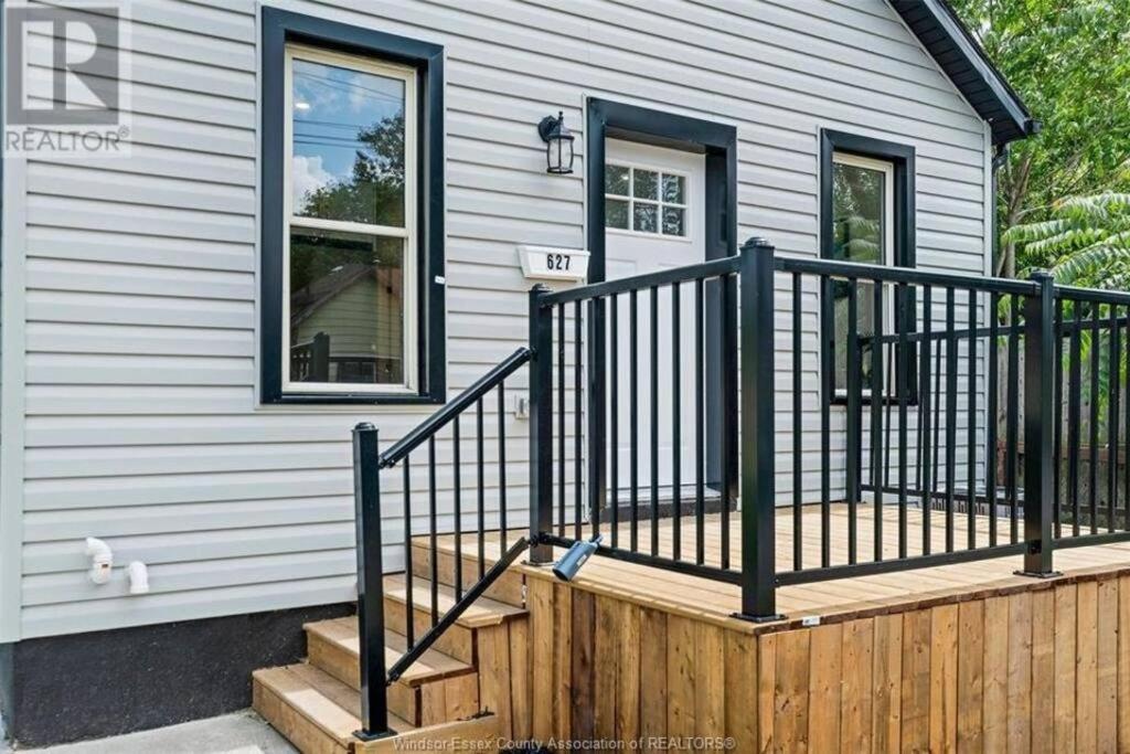 Private Hot Tub Retreat, Walk to Caesars, Waterfront & Downtown!