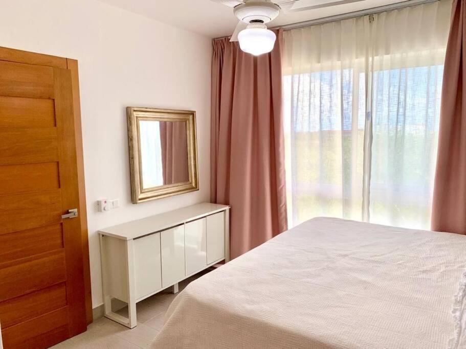Vibe Gorgeous one bedroom apartment view beach