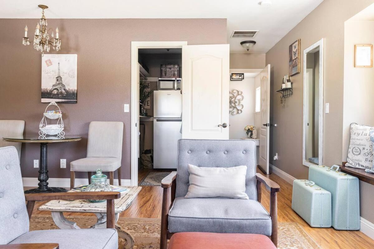 Contemporary Country Charm Suite view 5
