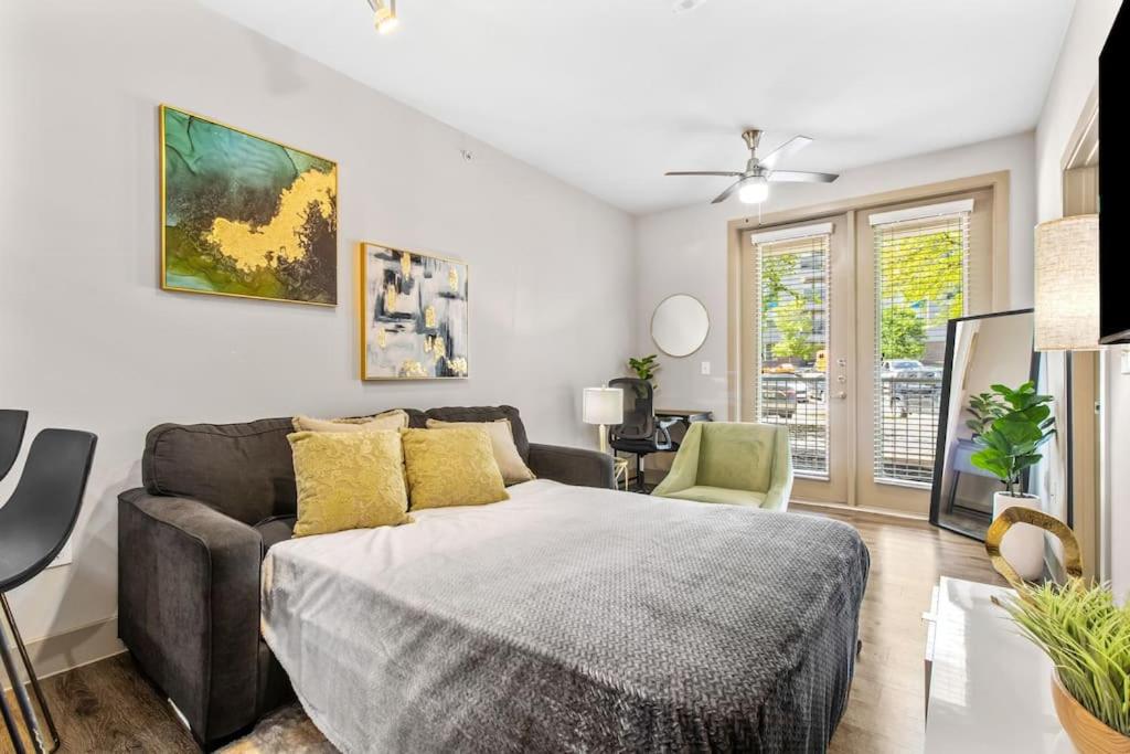 Lovely Modern 1Br KingBed FreeParking Wi-Fi view 5