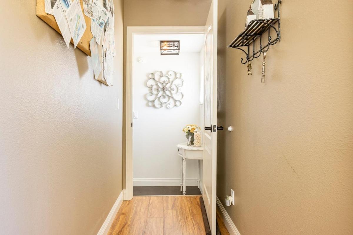 Contemporary Country Charm Suite view 4