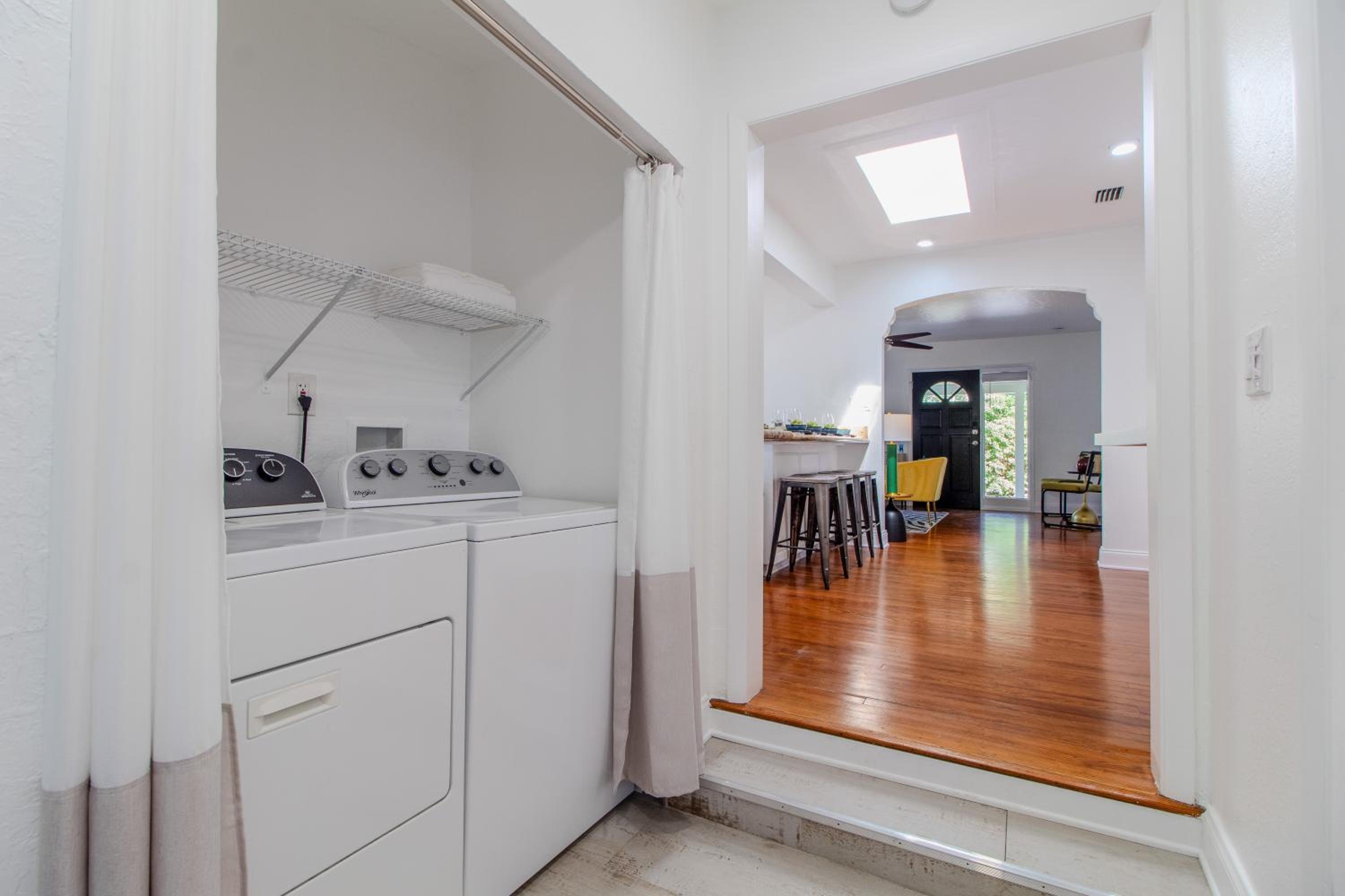 4BD Beachside Escape & Outdoor Oasis with Pool, near Airport, Restaurants and Beaches view 5