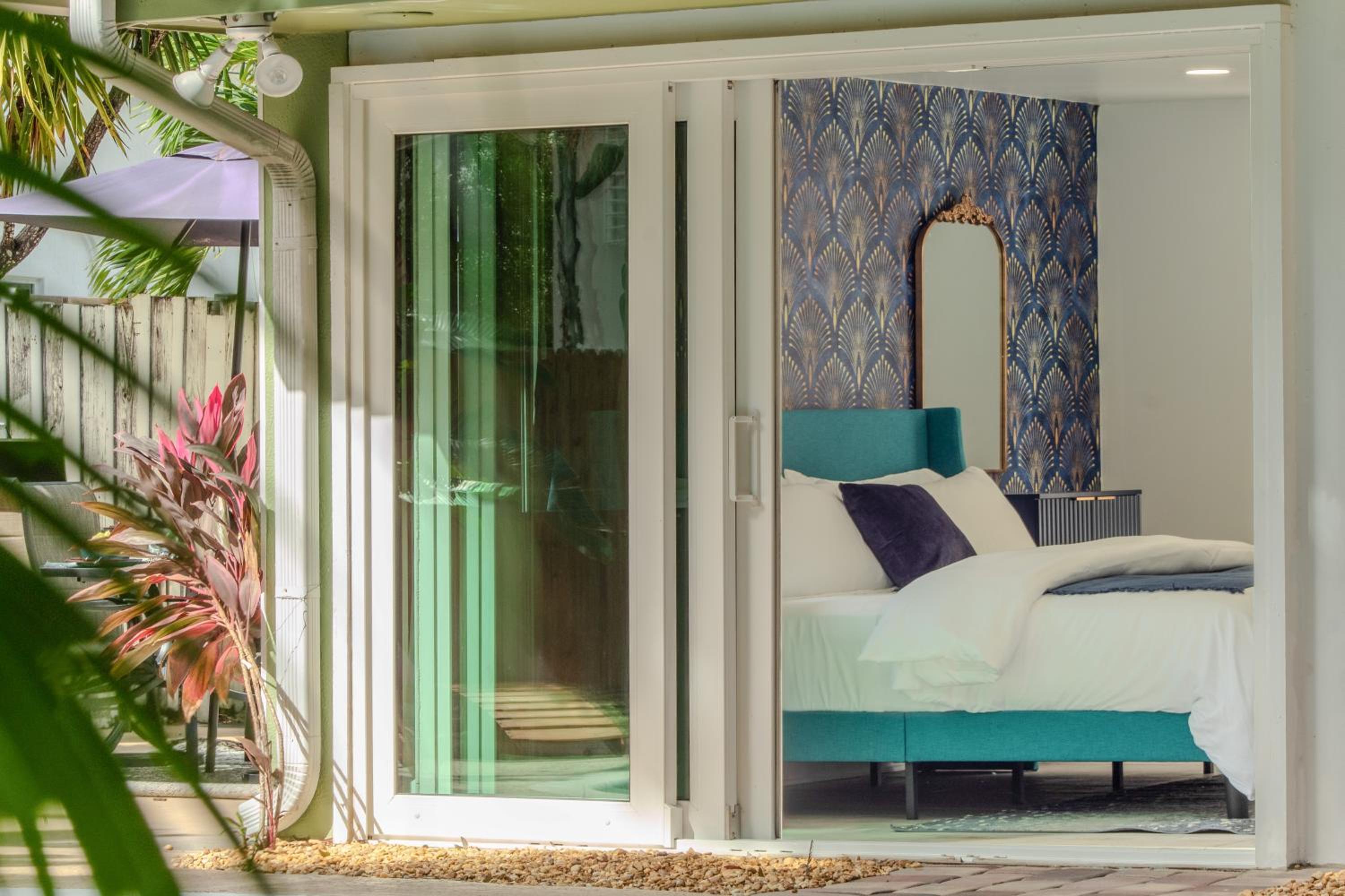 4BD Beachside Escape & Outdoor Oasis with Pool, near Airport, Restaurants and Beaches view 4