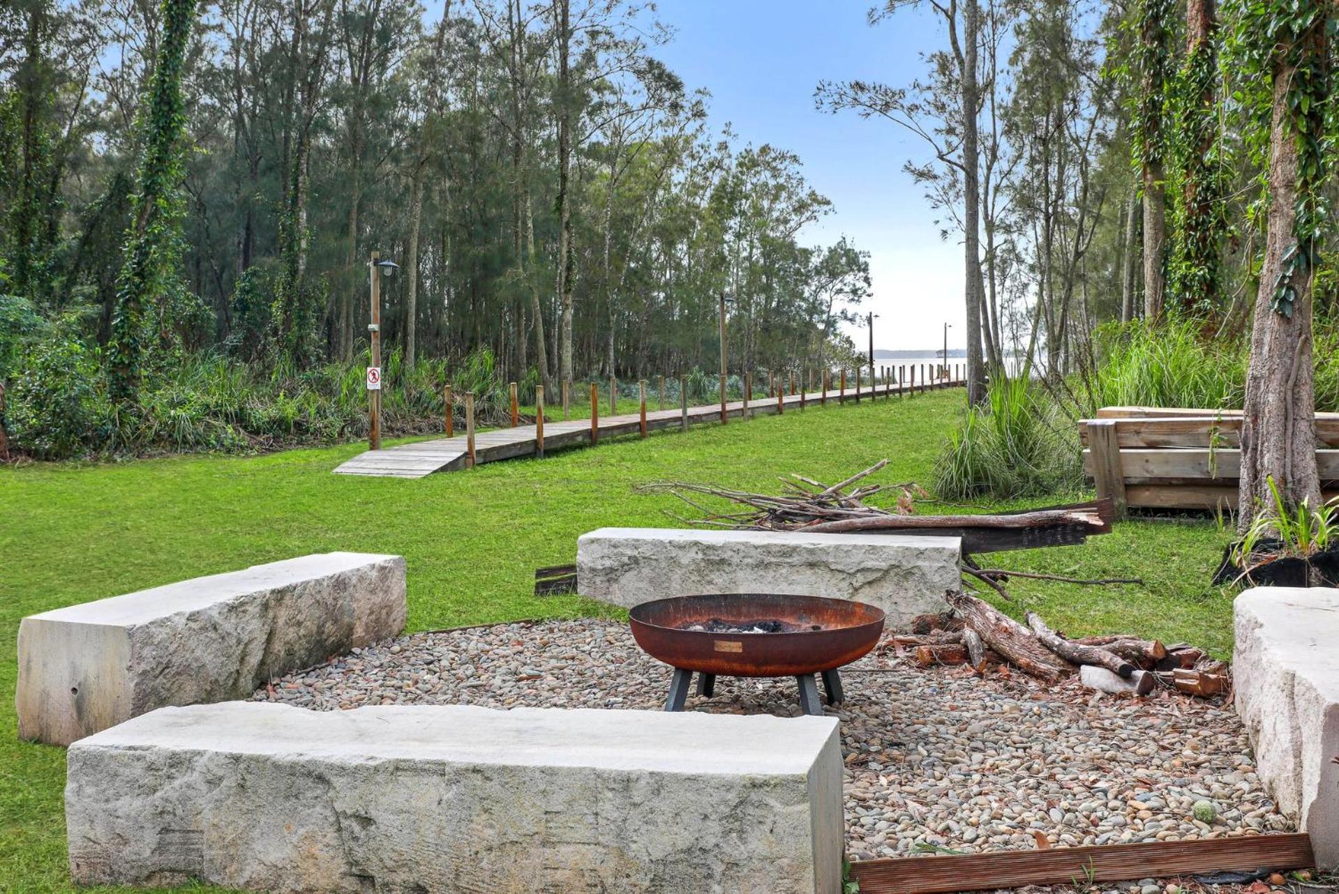 Waterfront Stay, Pet Friendly