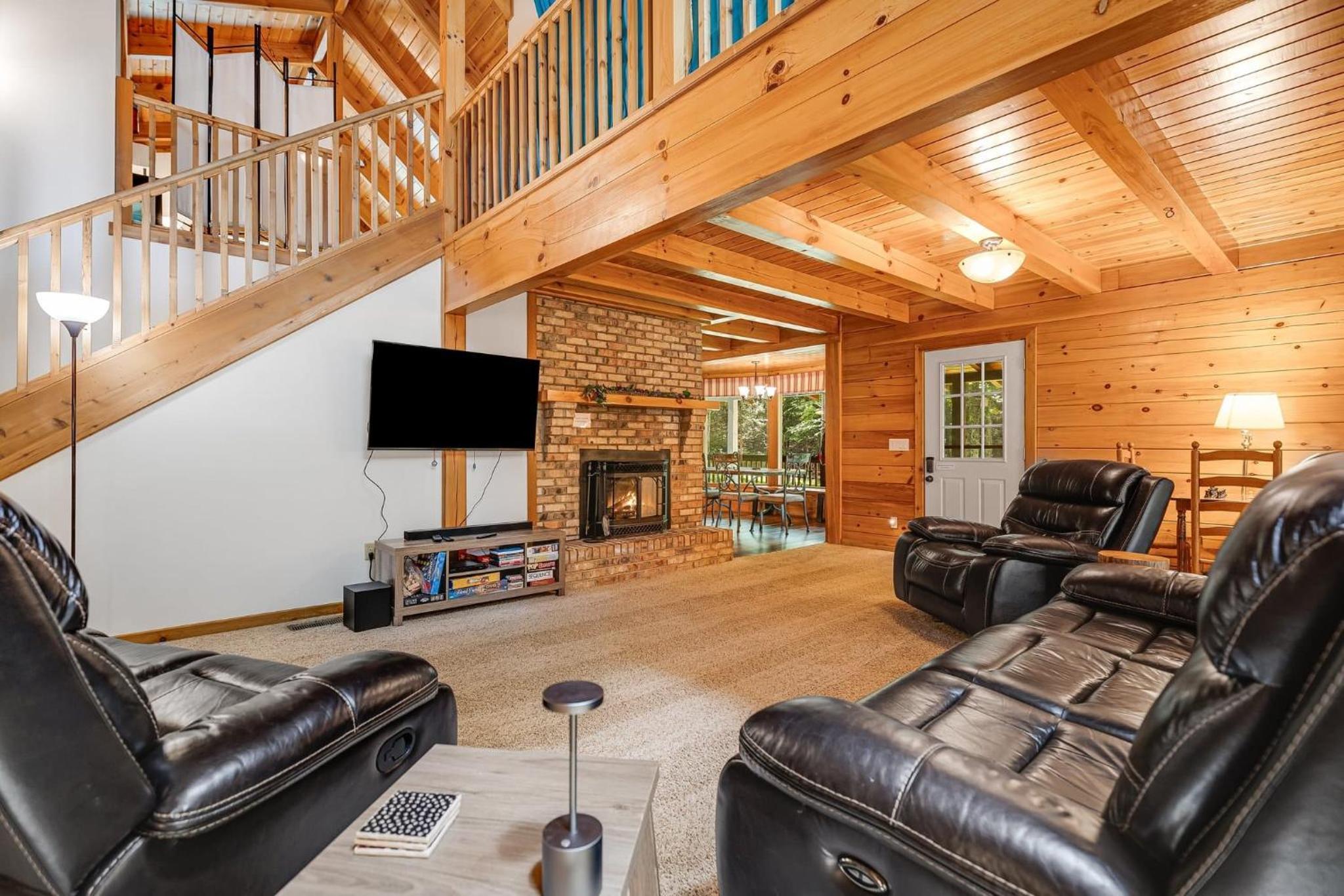 Twin Creeks Lodge by AvantStay 33 Acre Retreat