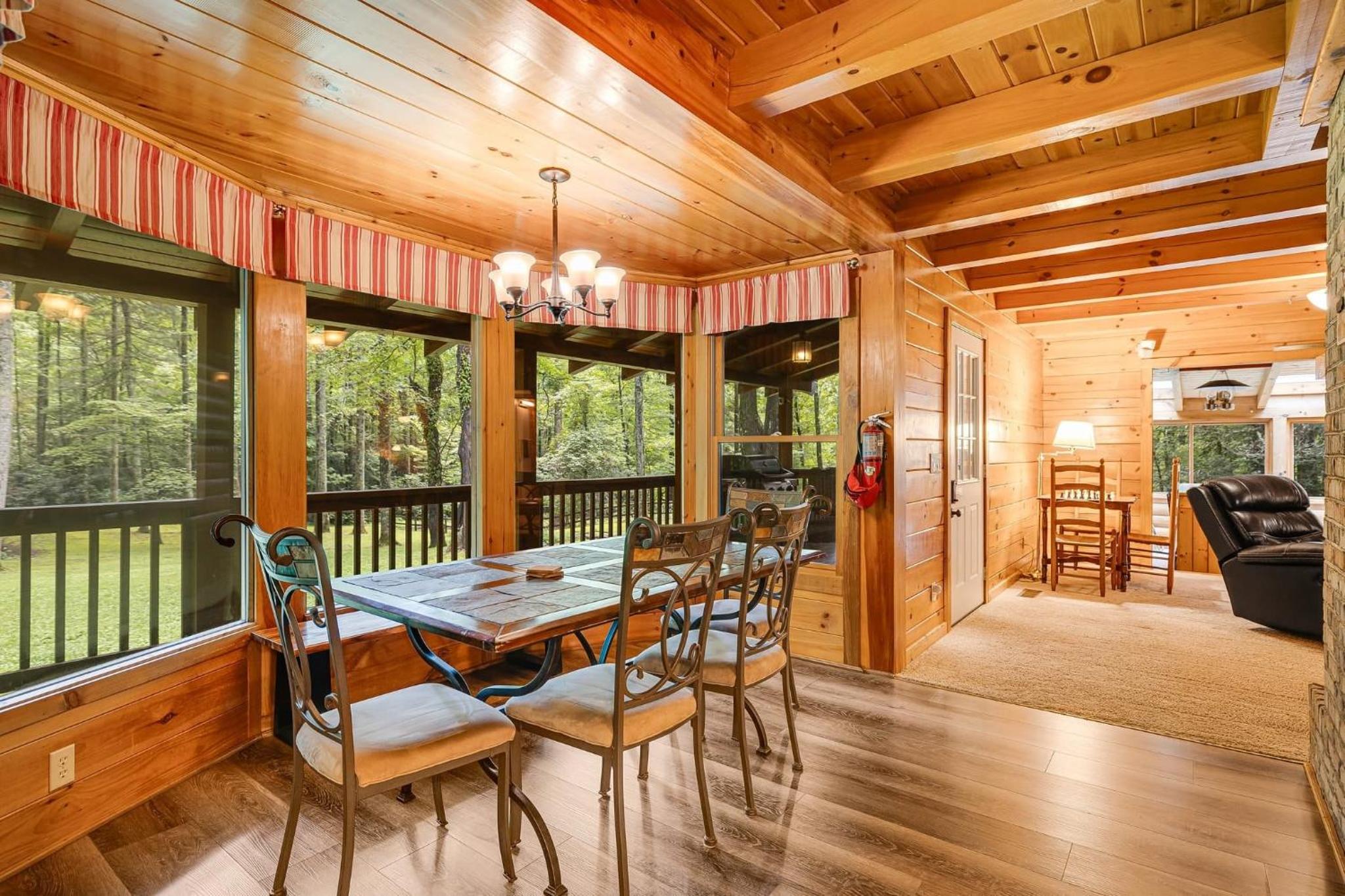 Twin Creeks Lodge by AvantStay 33 Acre Retreat