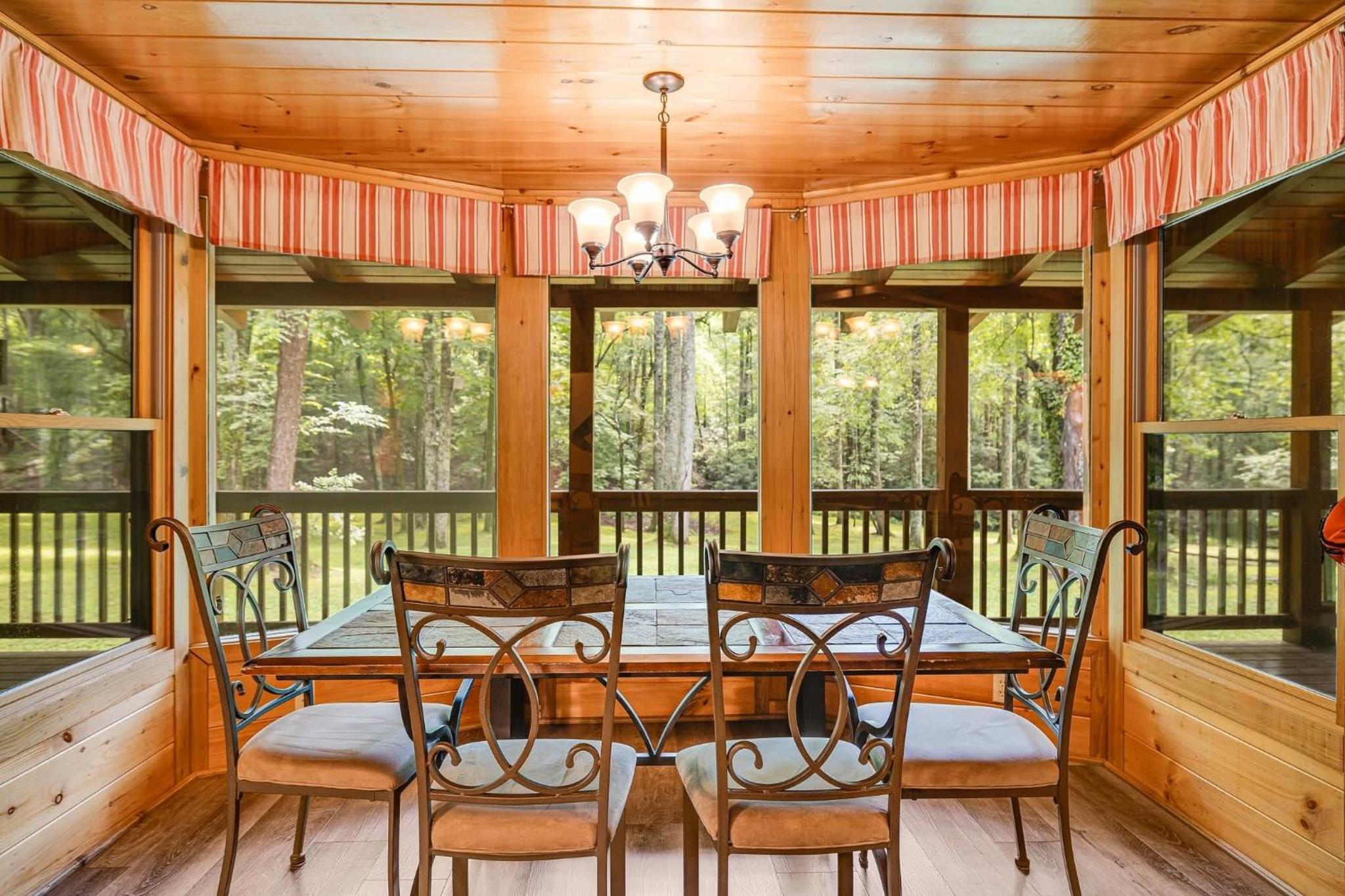 Twin Creeks Lodge by AvantStay 33 Acre Retreat