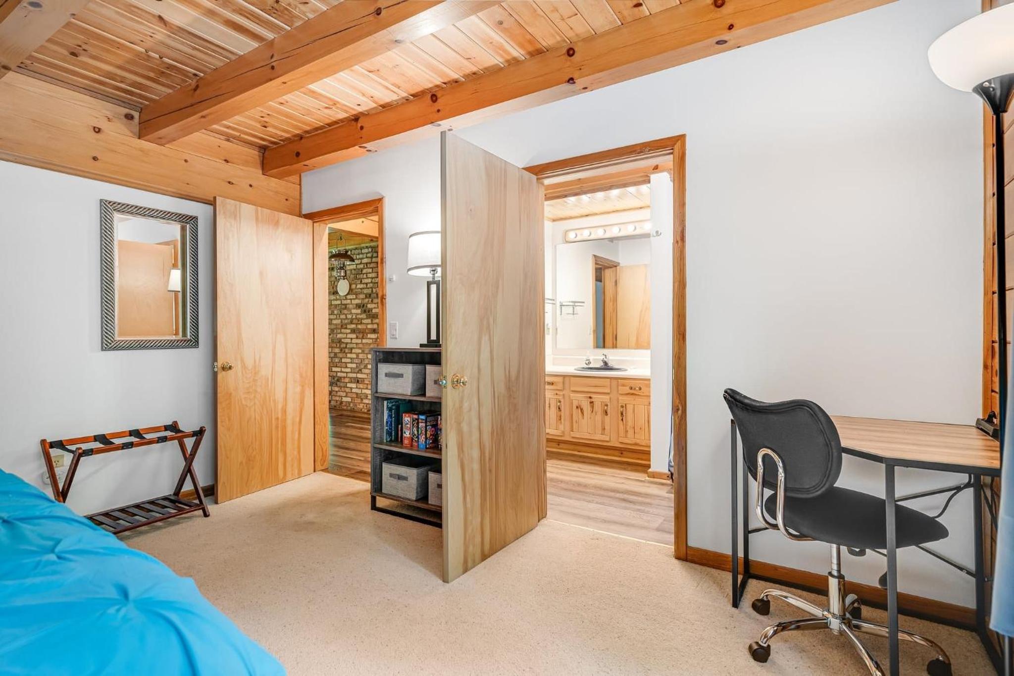 Twin Creeks Lodge by AvantStay 33 Acre Retreat