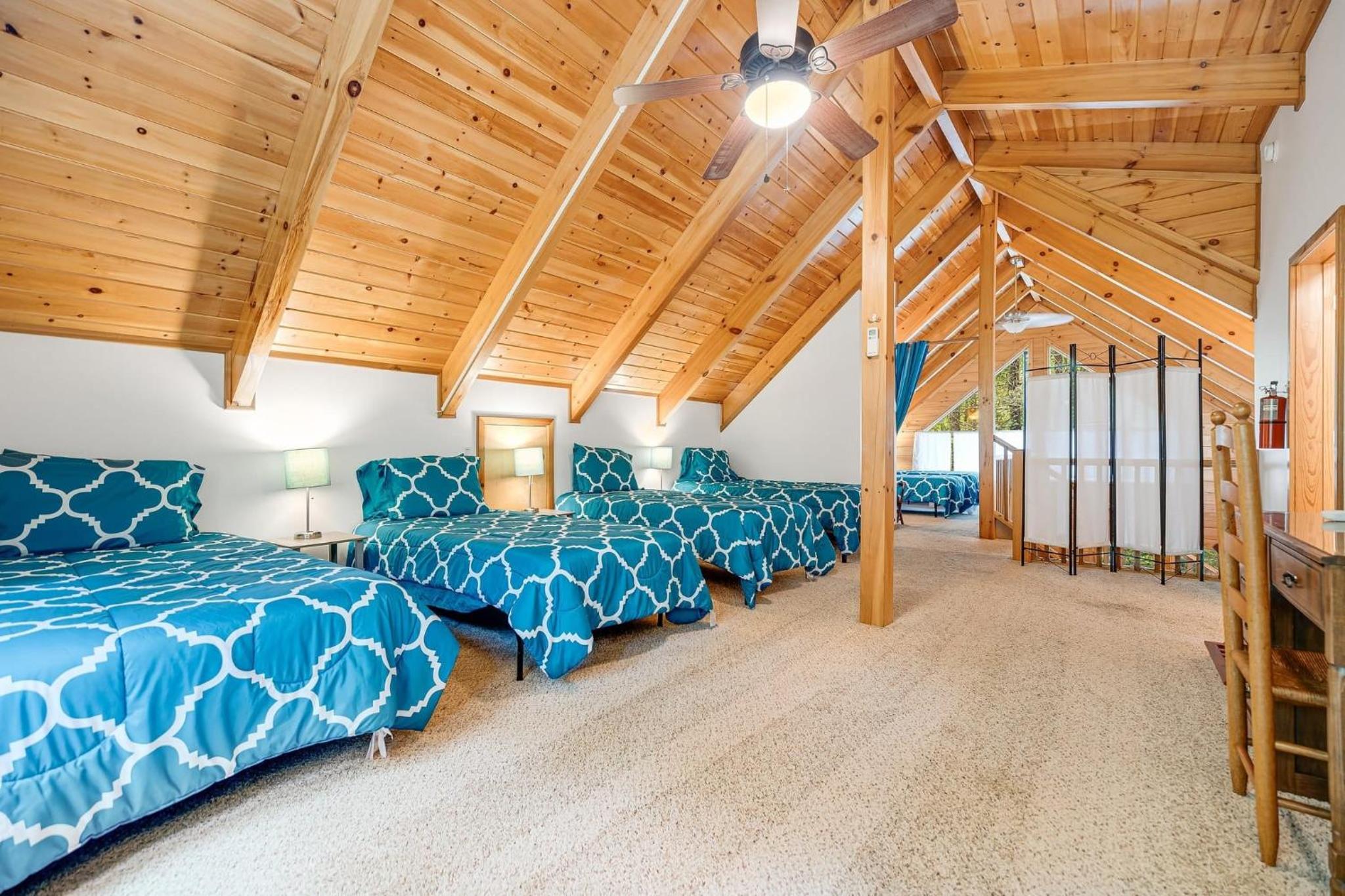 Twin Creeks Lodge by AvantStay 33 Acre Retreat