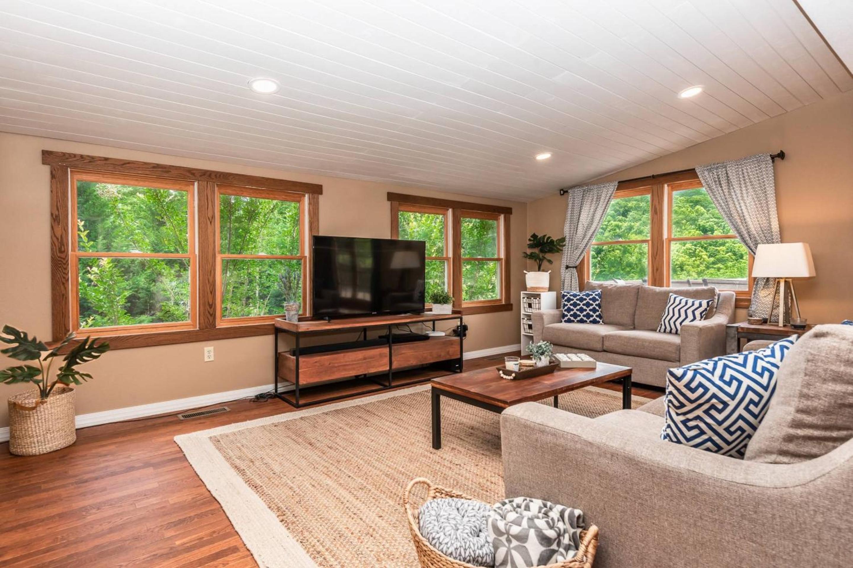 Hickory Nut Hideaway by AvantStay Mountain Views