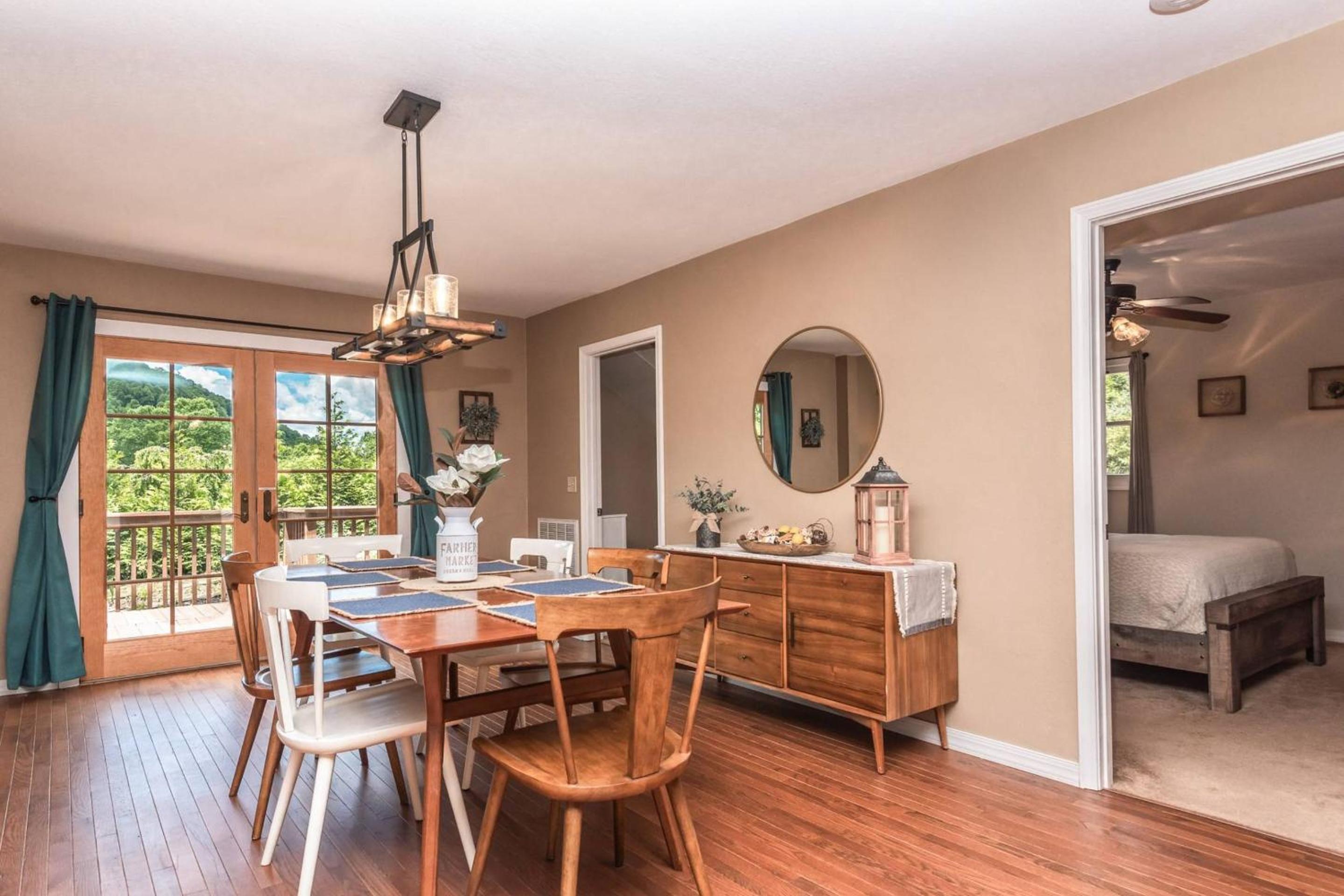Hickory Nut Hideaway by AvantStay Mountain Views