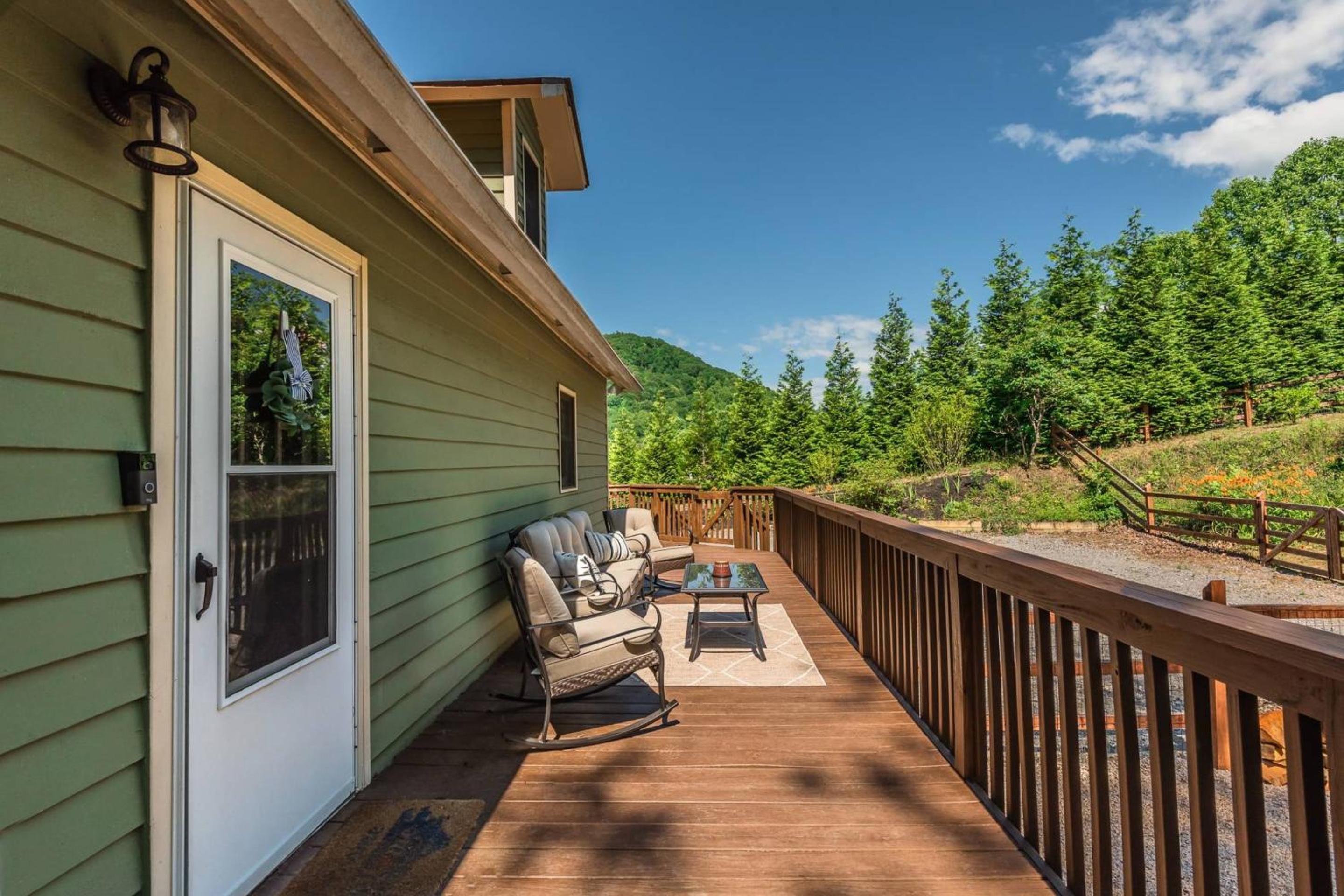 Hickory Nut Hideaway by AvantStay Mountain Views