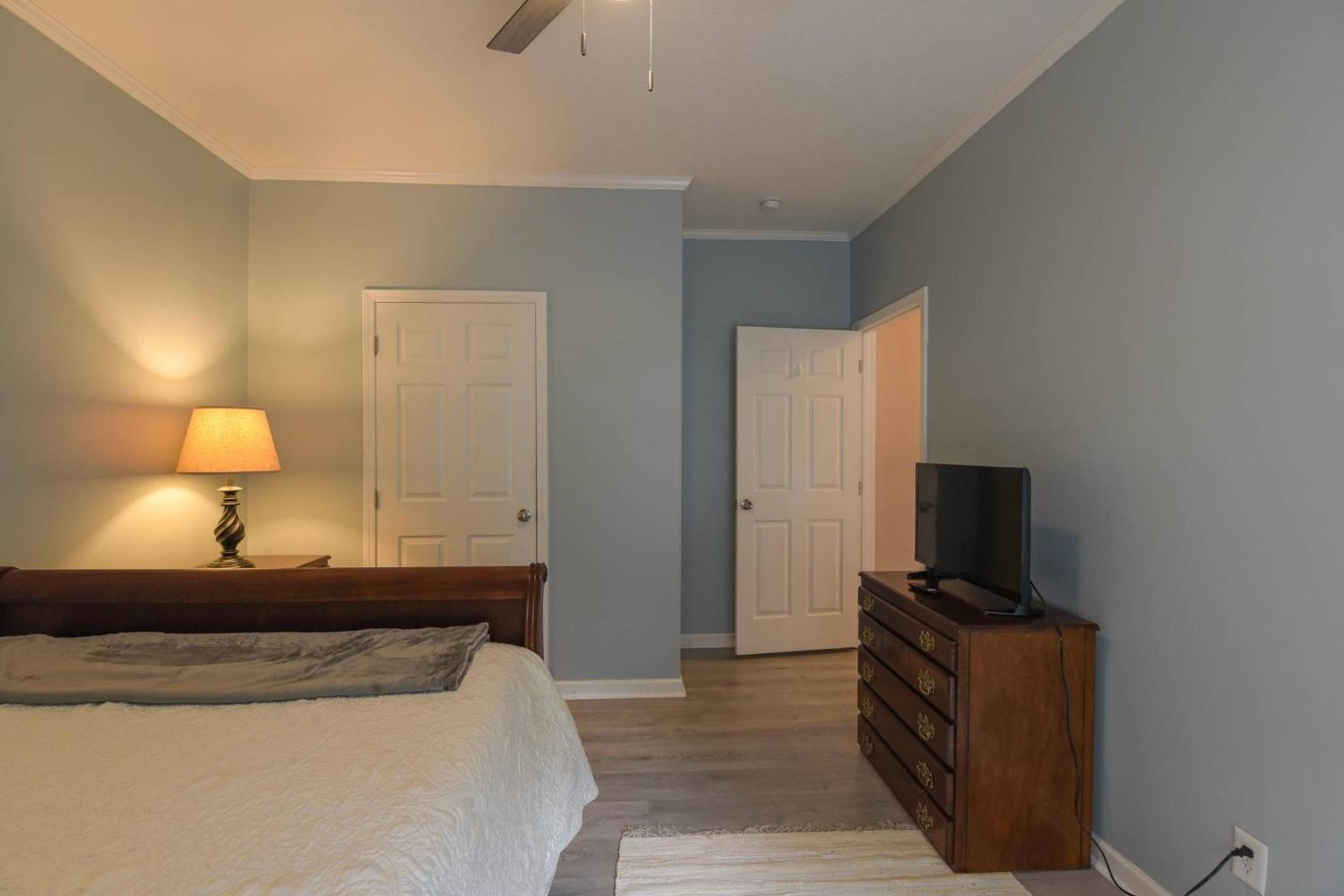 Riverside Ranch by AvantStay Mins to Downtown
