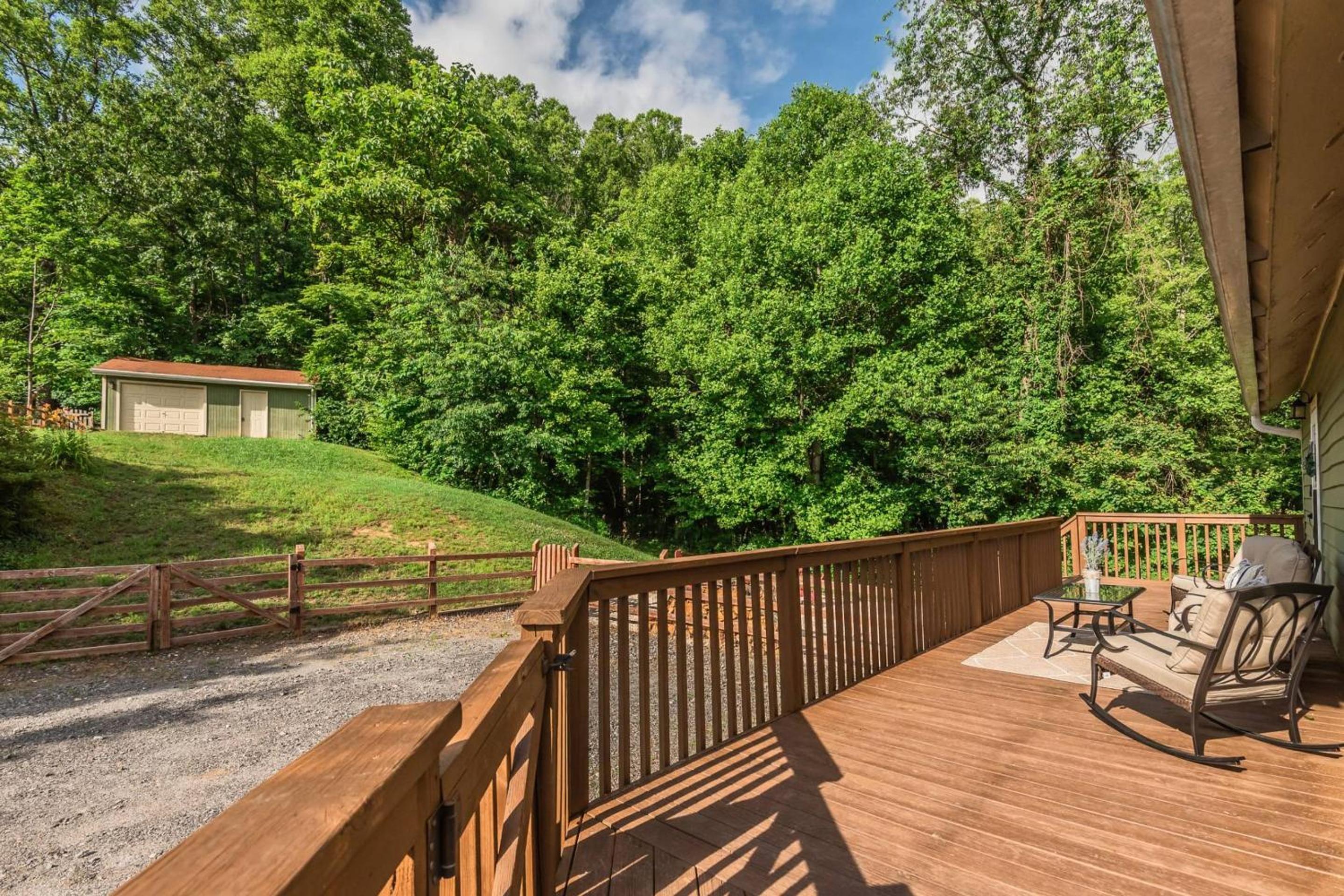 Hickory Nut Hideaway by AvantStay Mountain Views