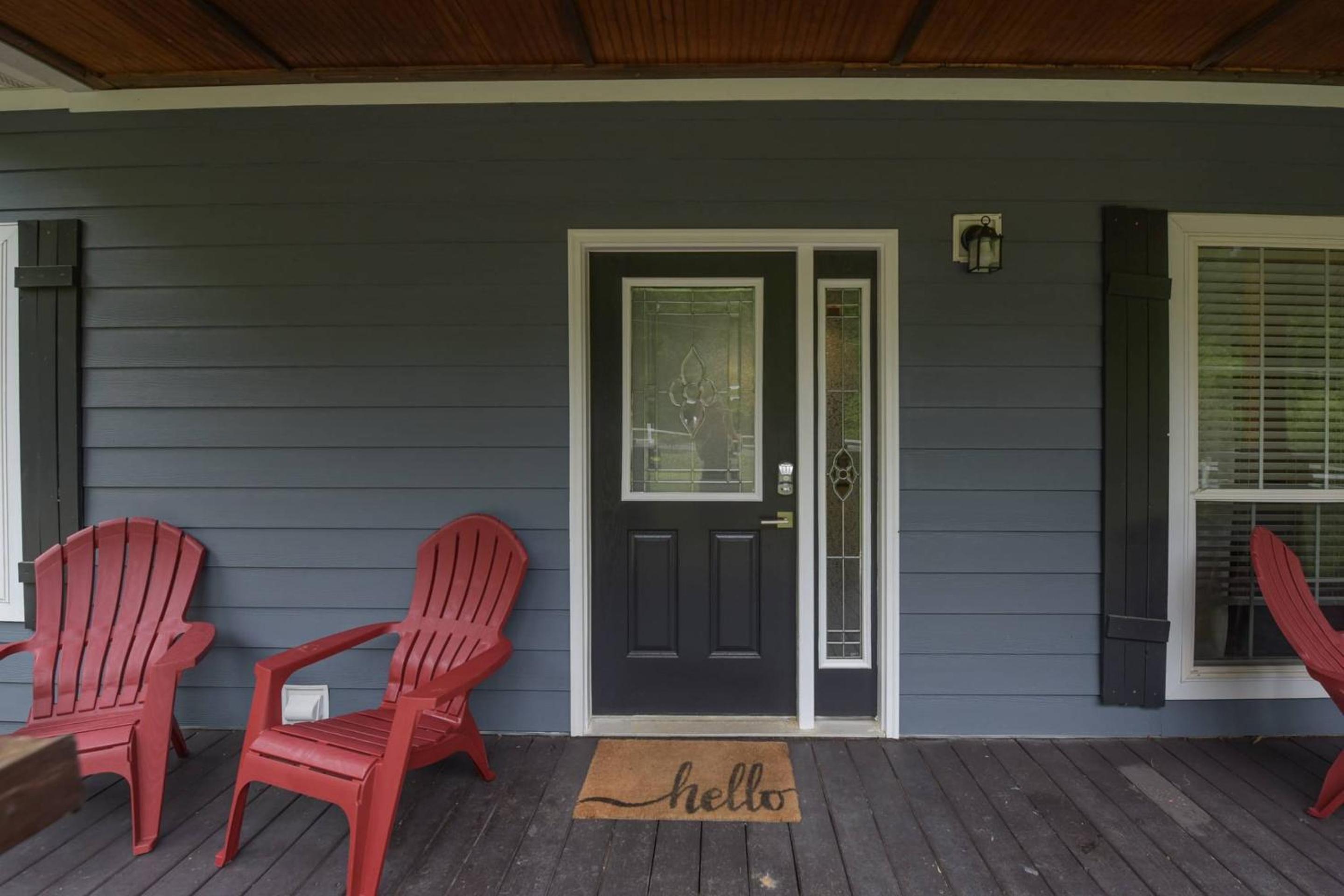 Riverside Ranch by AvantStay Mins to Downtown