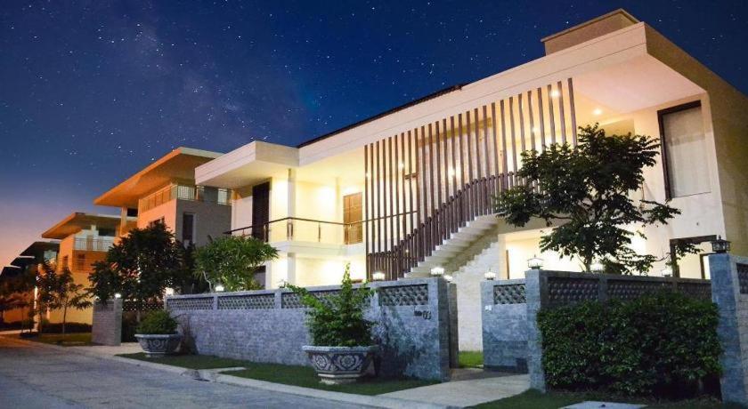 Diamond Bay Golf and Villas