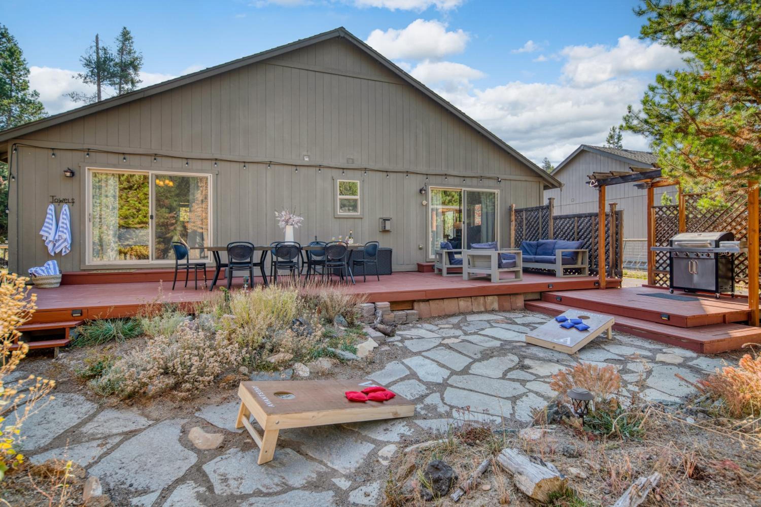 Hot Tub Air Hockey Foosball Deck Lounge Near Sunriver Mt. Bachelor Skiing