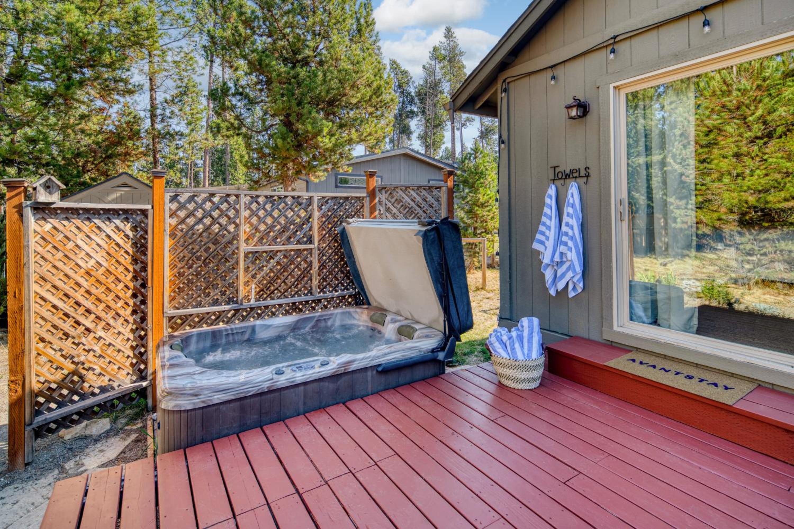 Hot Tub Air Hockey Foosball Deck Lounge Near Sunriver Mt. Bachelor Skiing