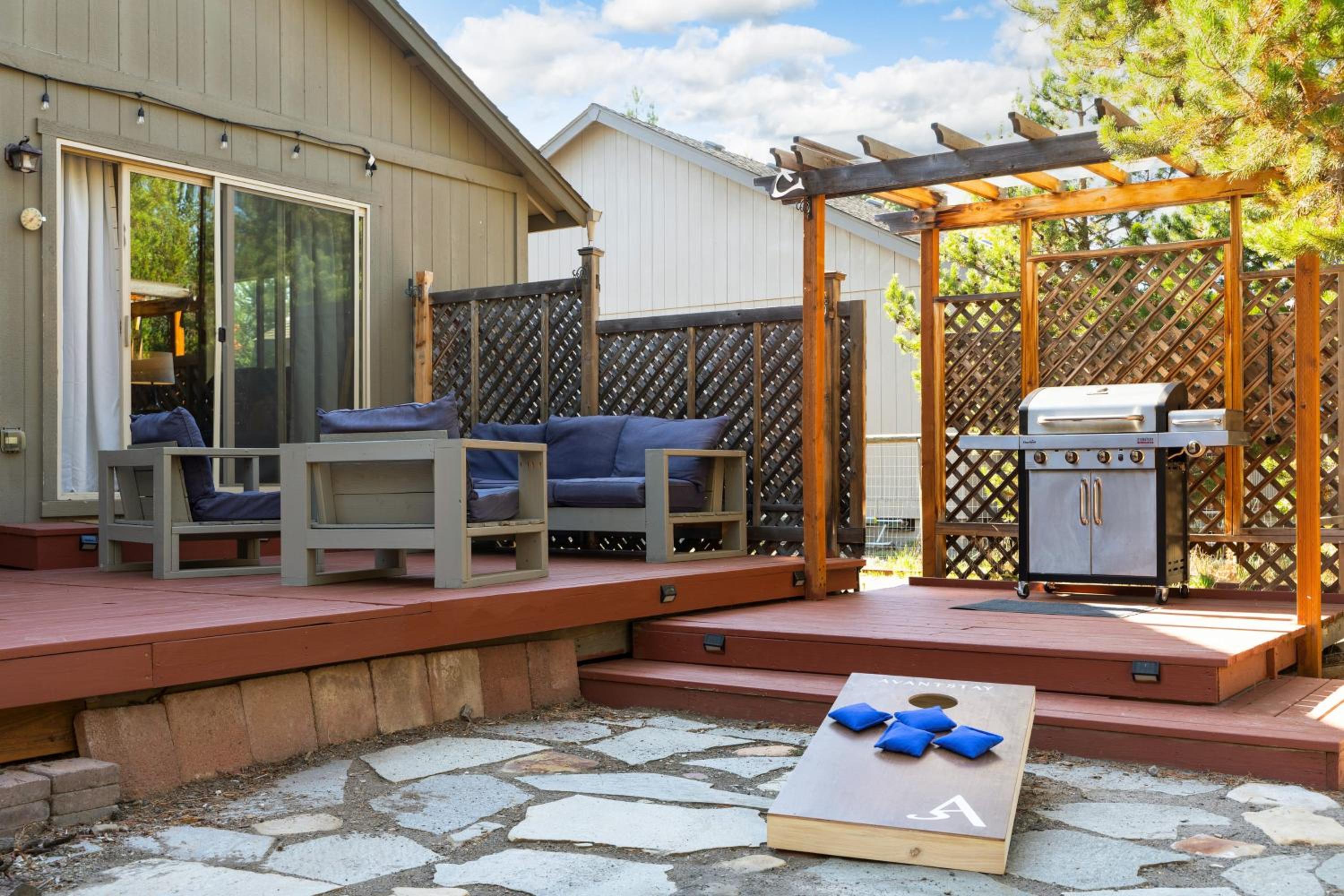 Hot Tub Air Hockey Foosball Deck Lounge Near Sunriver Mt. Bachelor Skiing