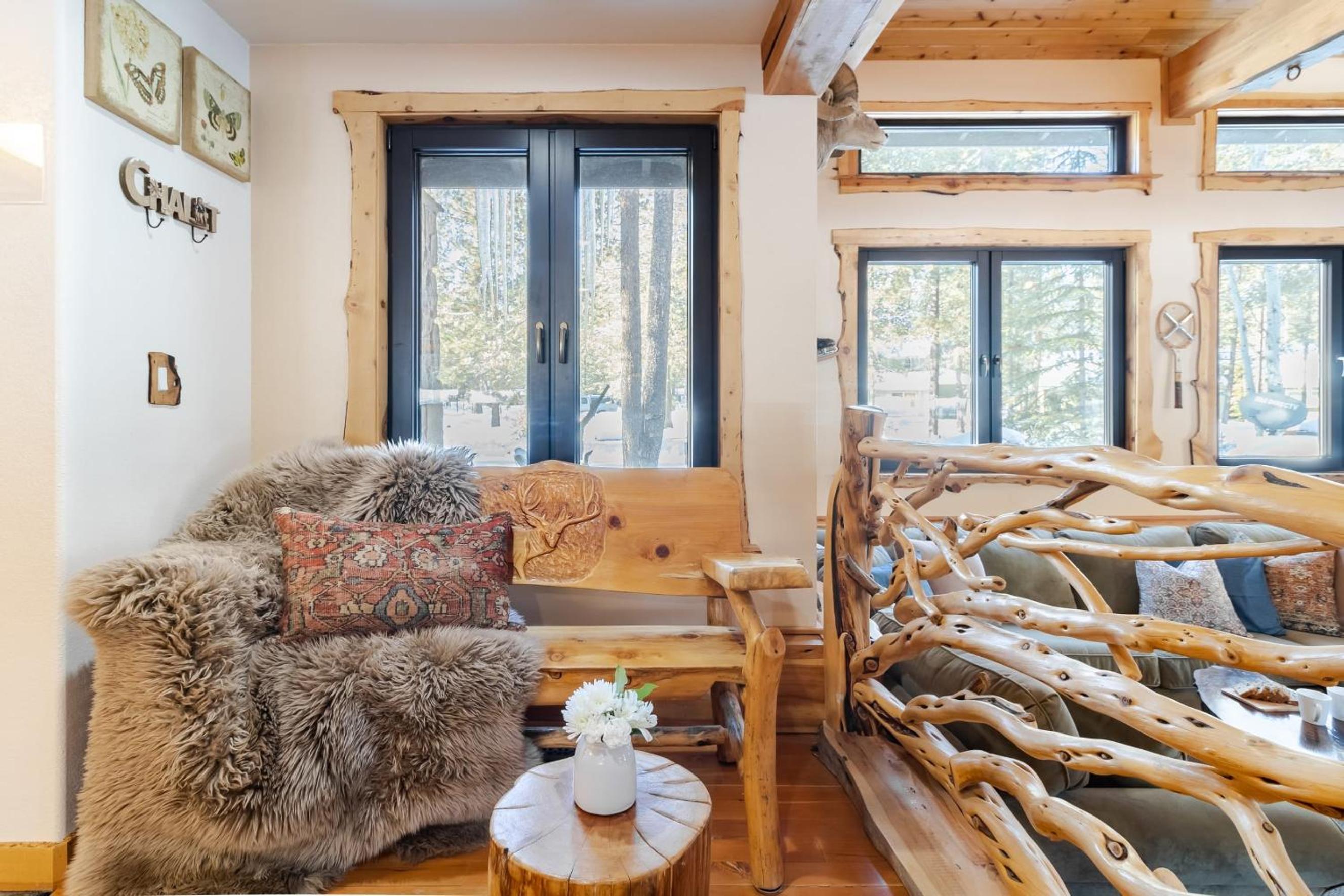 Base Camp by AvantStay Magical Cabin w Sauna Hot Tub Close to Snow Golf