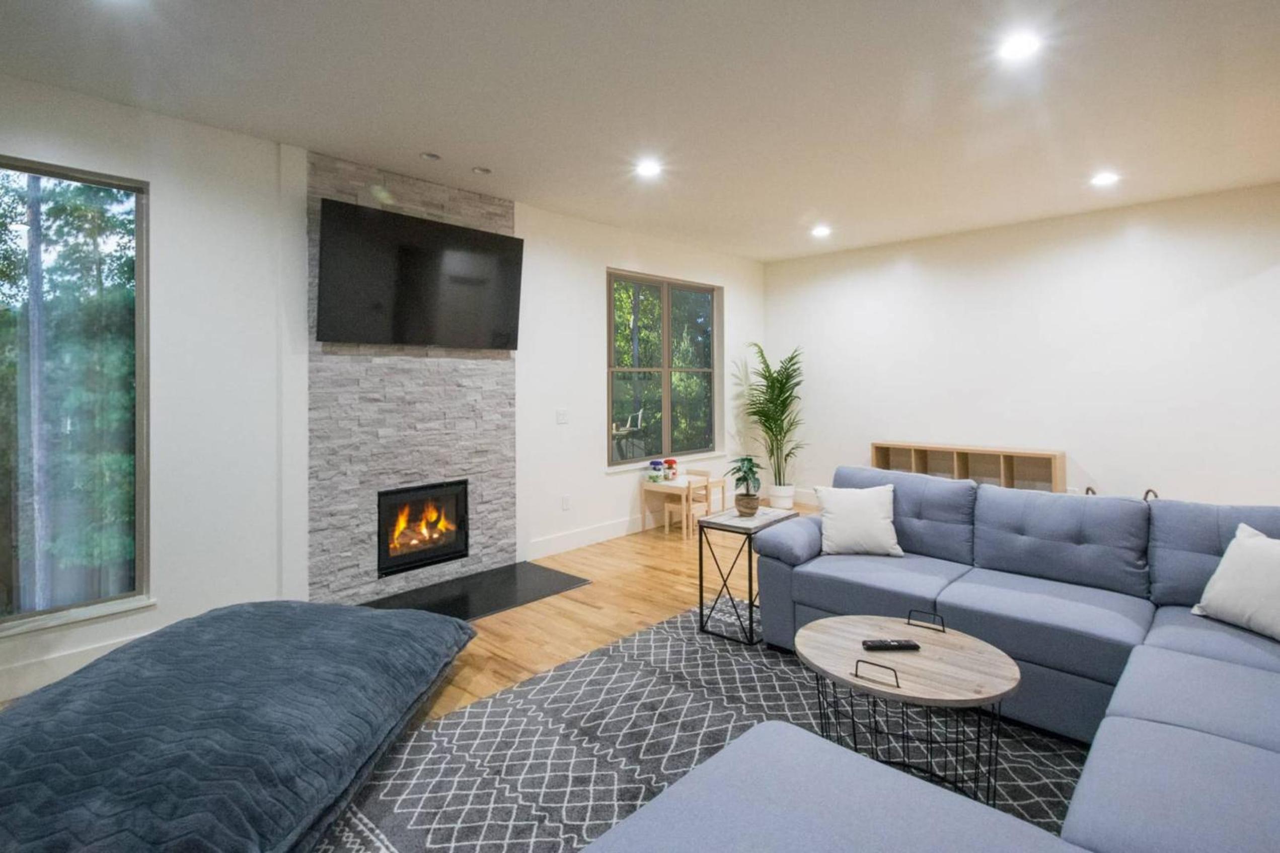 Hot Tub Fire Pit Mountain Views 10min to AVL Modern Escape by Avanstay